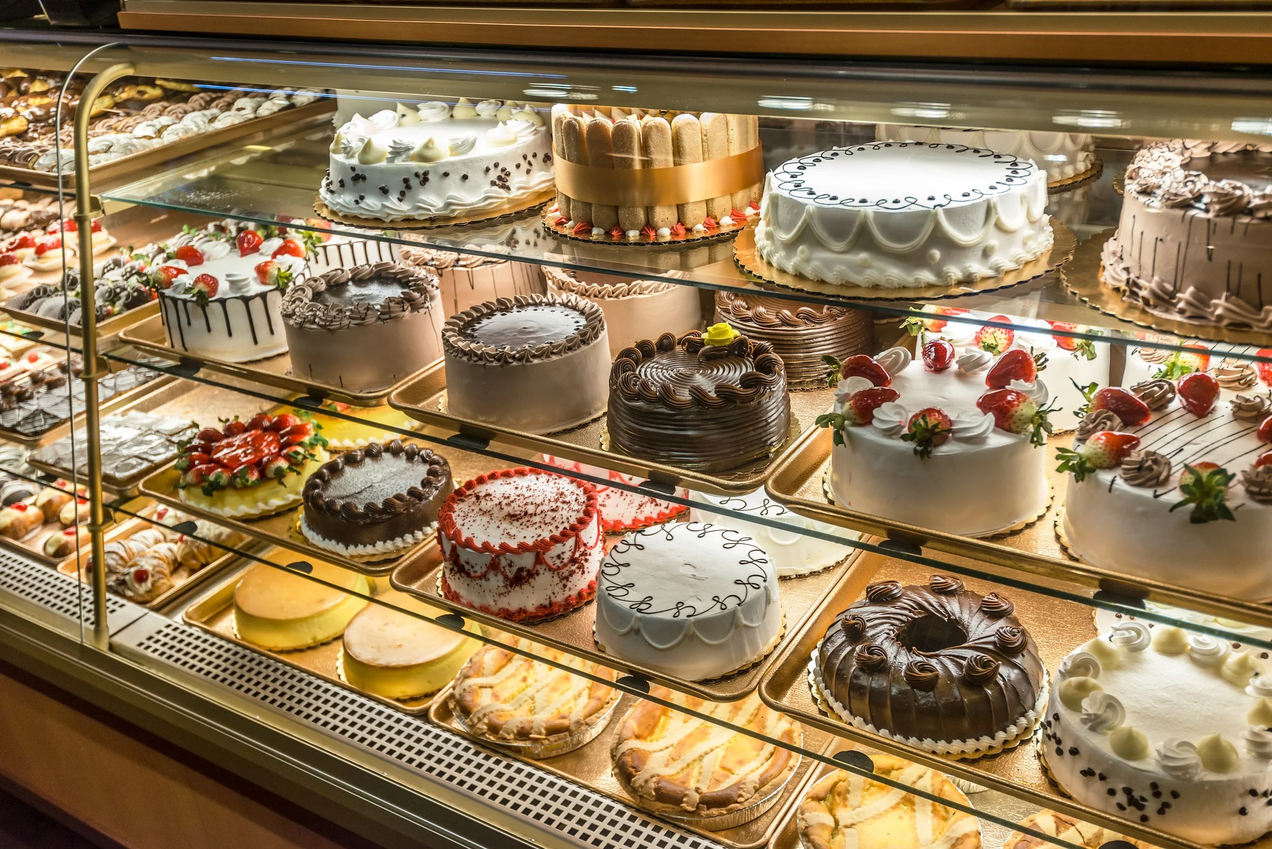 BakeryCase-csp12625048.jpg