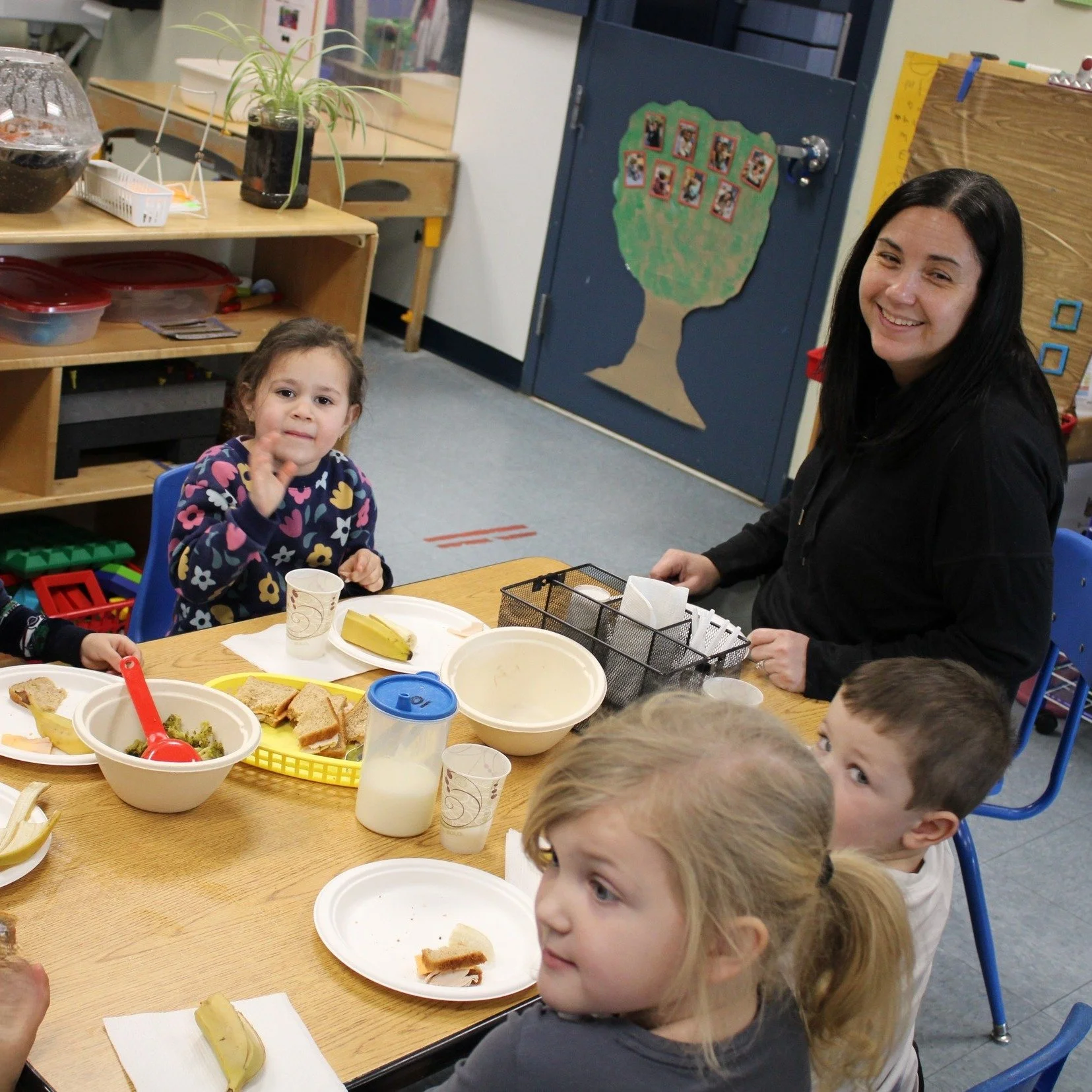 Happy FriYAY! 🎉

Snacktime fun with Pathways students in Gloucester&mdash;full bellies, bright faces, and a great way to end the week.

#pathwaysforchildren #gloucestrma #headstart #preschool
