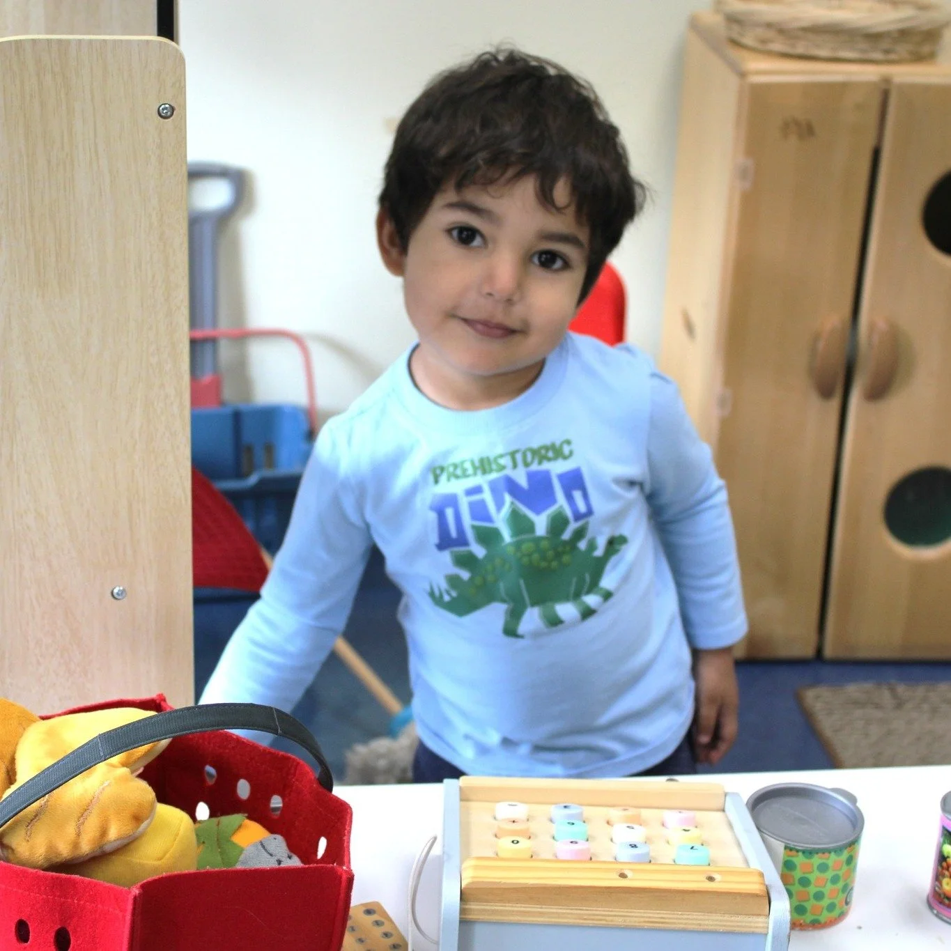 Happy FriYAY! 

Our friends from Thursday&rsquo;s Play to Learn playgroup for children ages 2&ndash;5 were all business during playtime&mdash;painting little flower pots, building with blocks, and engaging with one another through creativity, explora