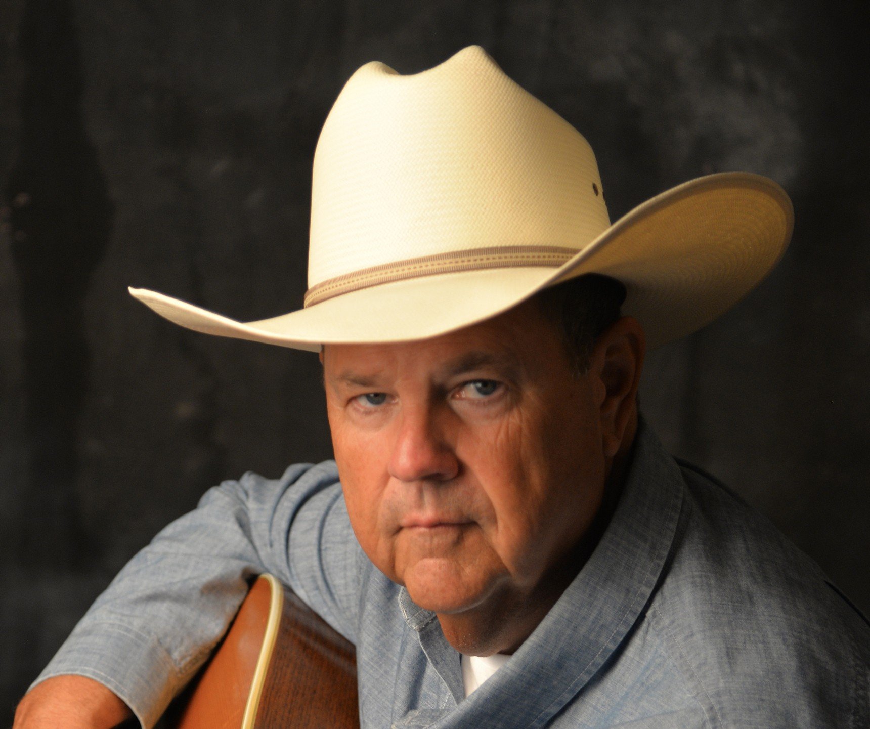 Crop_Denim_FB_Circle_DSC_6052 (1).JPG