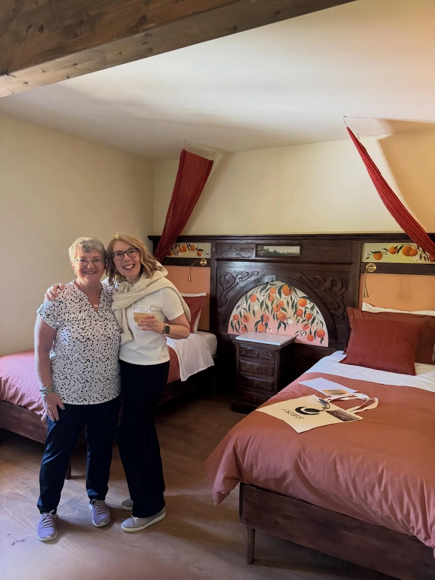 Some of our favourite people and moments from our yoga retreat in Portugal 🇵🇹 in May!! 

Guess what !! We are going again!!! :)

Sat - Sat, May 16 - 23rd, 2026
with Eva @eva.maxine + Esperanza @esperanzaemwellness in the Douro Valley, Portugal .

M