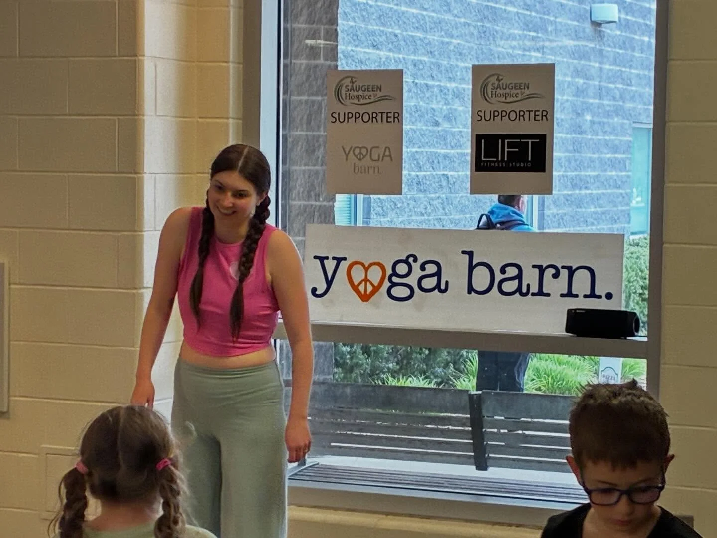 We were so happy to contribute with a family yoga session with @joce_unfolds 
for the Saugeen Hospice Walk in Hanover today 🤍  and to see our teacher Jessie @let.it.be.yoga.with.jess guiding the warm up in Durham !!! 

Thanks Lucretia for organizing
