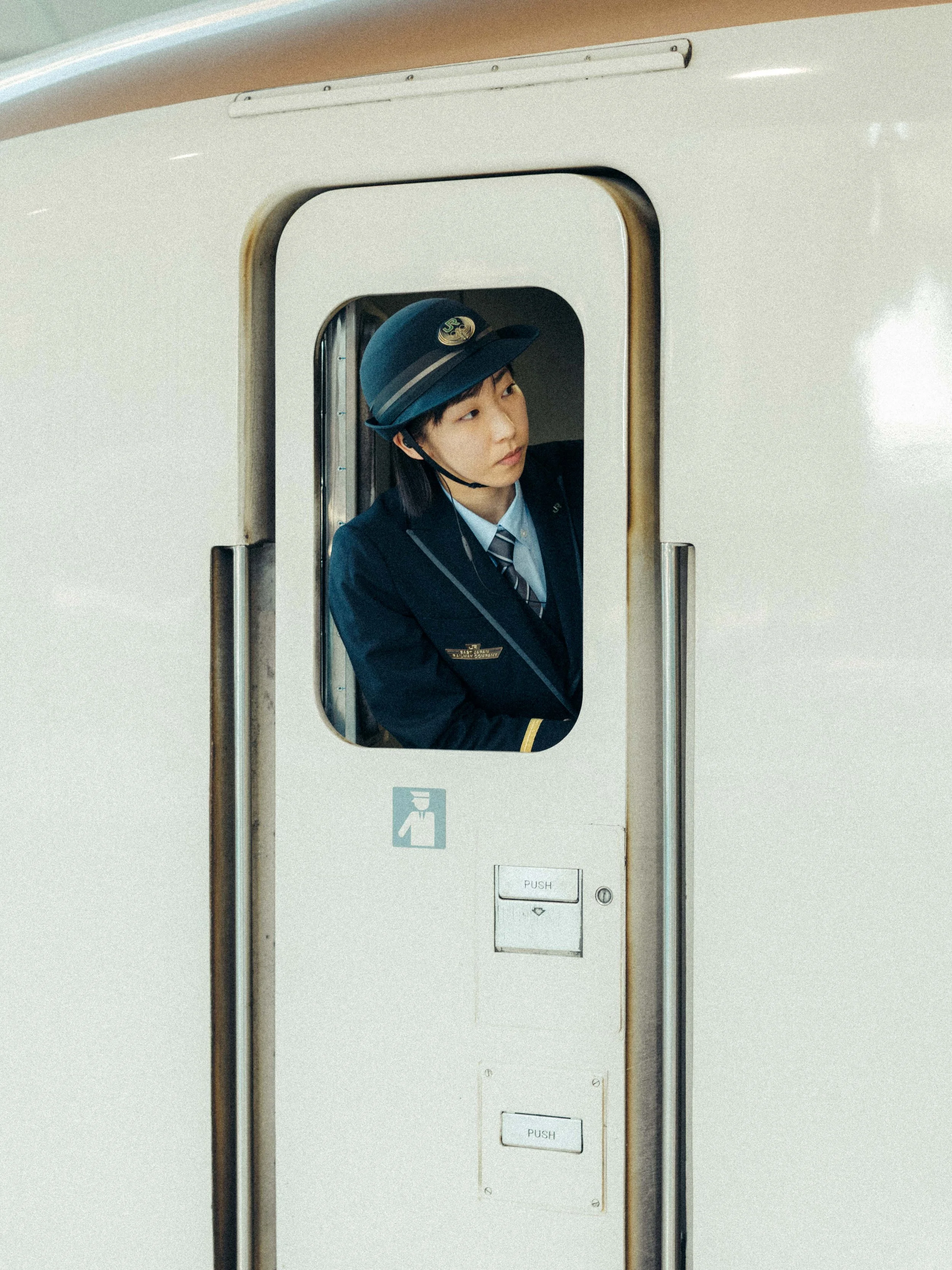 tokyo portrait post  trasin.jpg