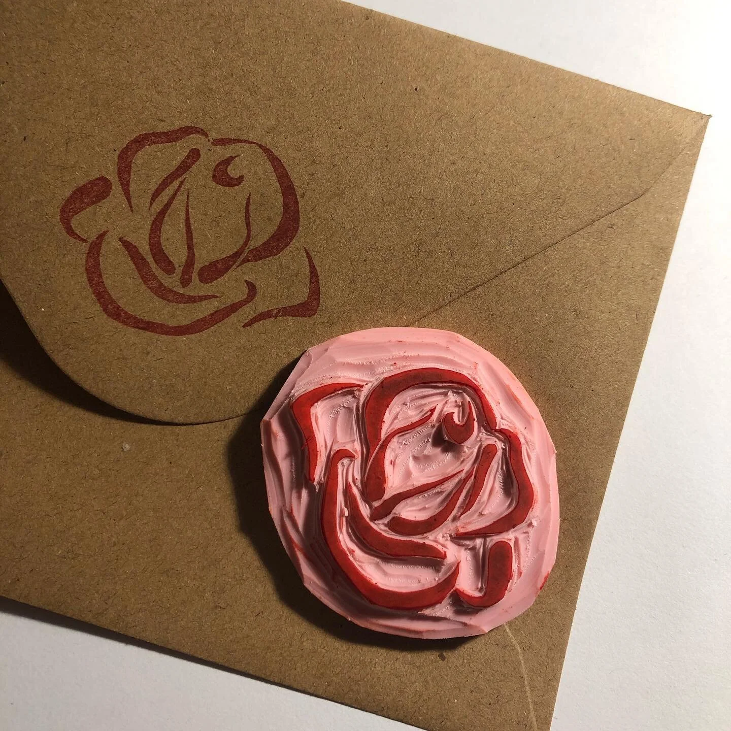 Here&rsquo;s my new stamp on a fresh envelope! Here I have uploaded the full video without audio. If you want to listen to shorter version with audio it&rsquo;s the previous post before this one. 
😎🧋 Enjoy 
.
.
#stamps #handmadestamps #art #artist 