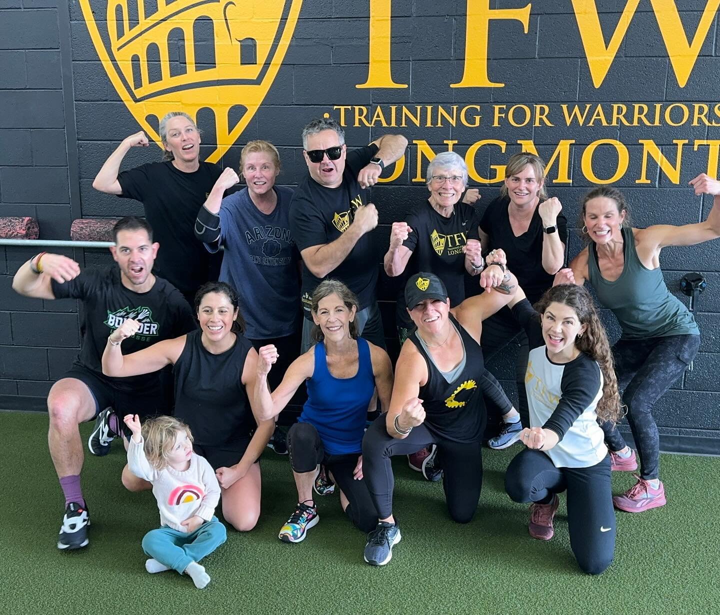 What example are you setting for your kids, friends, colleagues, siblings and neighbors? 🤨 

Train in functional fitness to lose fat, build muscle and feel good&hellip;and to set an amazing example for those who look up to you. 🤩

Commit to your 55