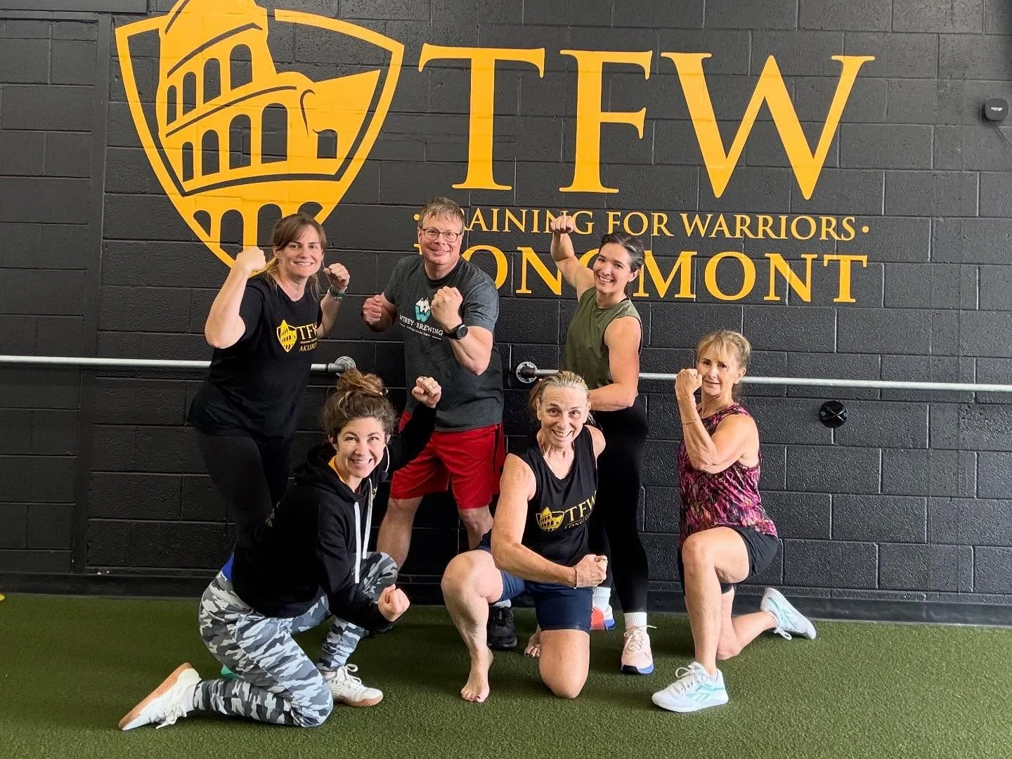 Why Strength Train? 🤔 
Why Bench Press, Squat and Deadlift? 🤔 
Why Community? 🤔 

✔️ Strength Train to build functional fitness for daily life!

✔️ Bench, Squat and Deadlift to build core strength and improve your central nervous system (and MANY 