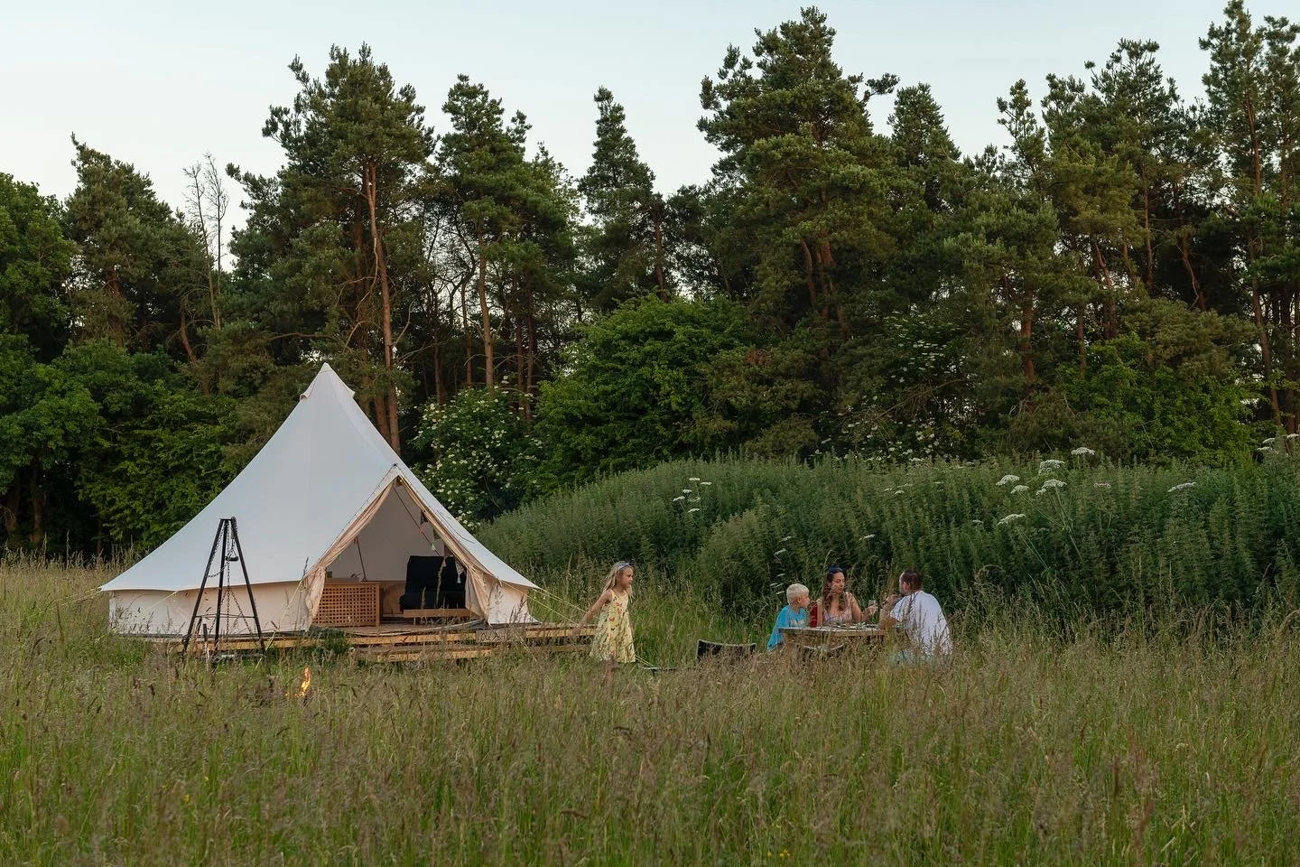 Family and dog friendly Cotswold Glamping Safari tent and Bell tent ...