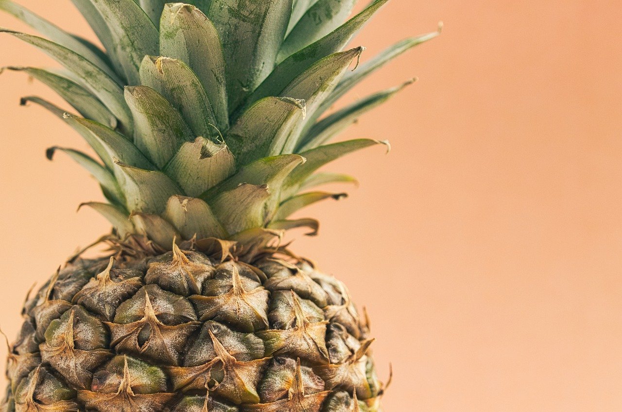 Can people with diabetes safely eat pineapple?