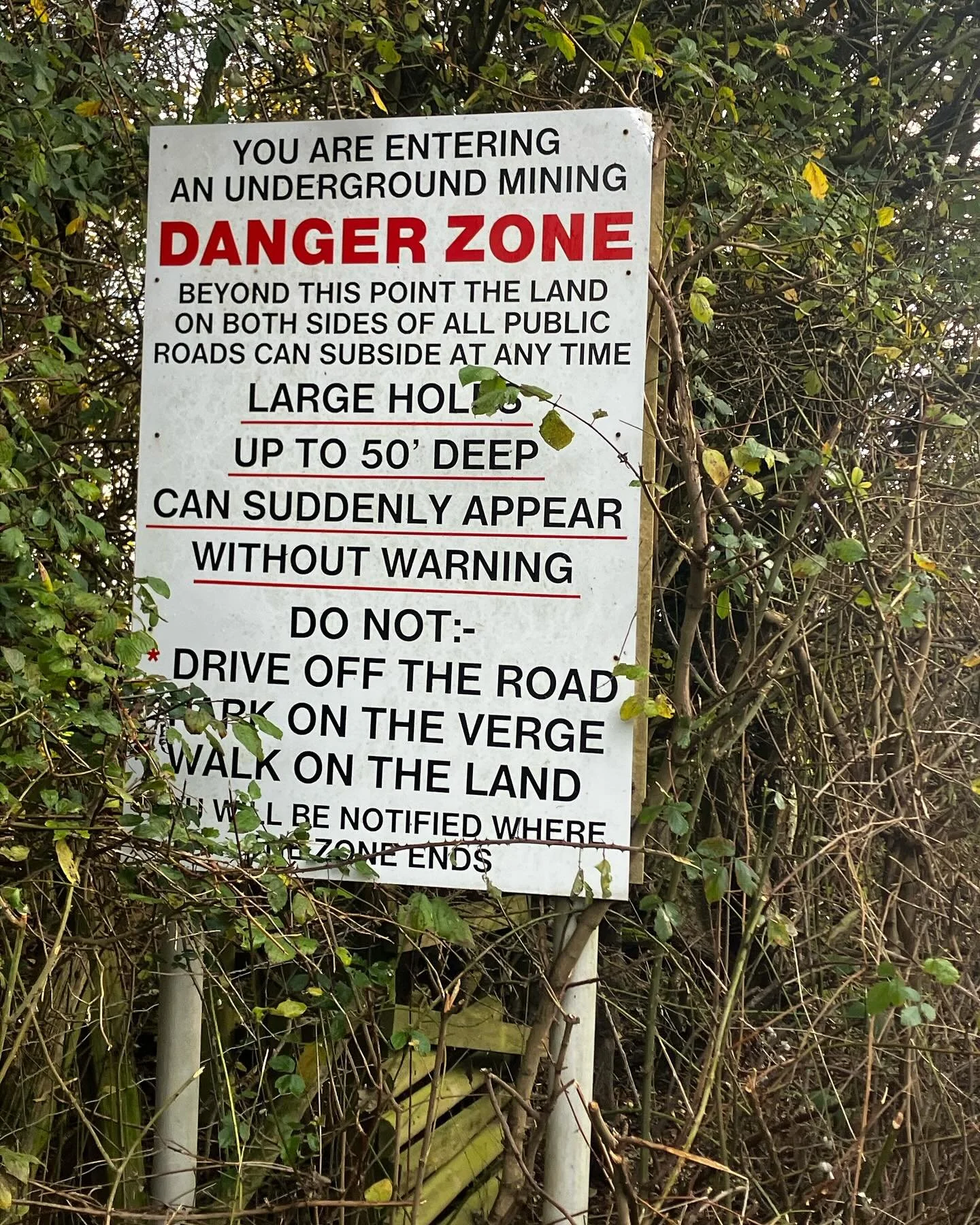 We walked the highway in the Danger Zone today! (But didn’t stray from the road!) 
Crossed the Melton Mowbray Country Park as we came into town… the Coat Poncho has had a good airing today 😳☔️…. Very glad to arrive at Woody&rsquo