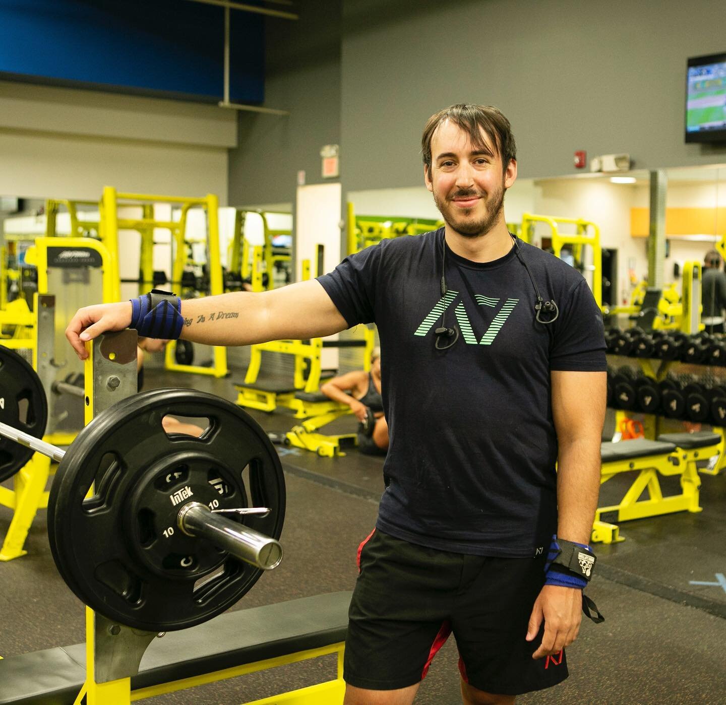 Achieving personal records is an amazing feeling and here at Better Lifestyle Club we provide you the best selection of equipment and weights in the area to make that happen! Check out our member Nick @kingsilli using one of our several squat racks t