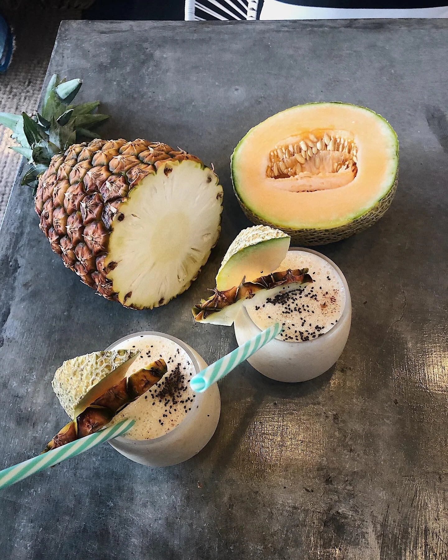 With or without Rum? #flordeca&ntilde;a @santoshasurfsanctuary #nicaragua🇳🇮 
.
.
.
#saturday #poolparty #summercocktails #tropicalcocktails #pineapple #melon #sanjuandelsur #boutiquehotel