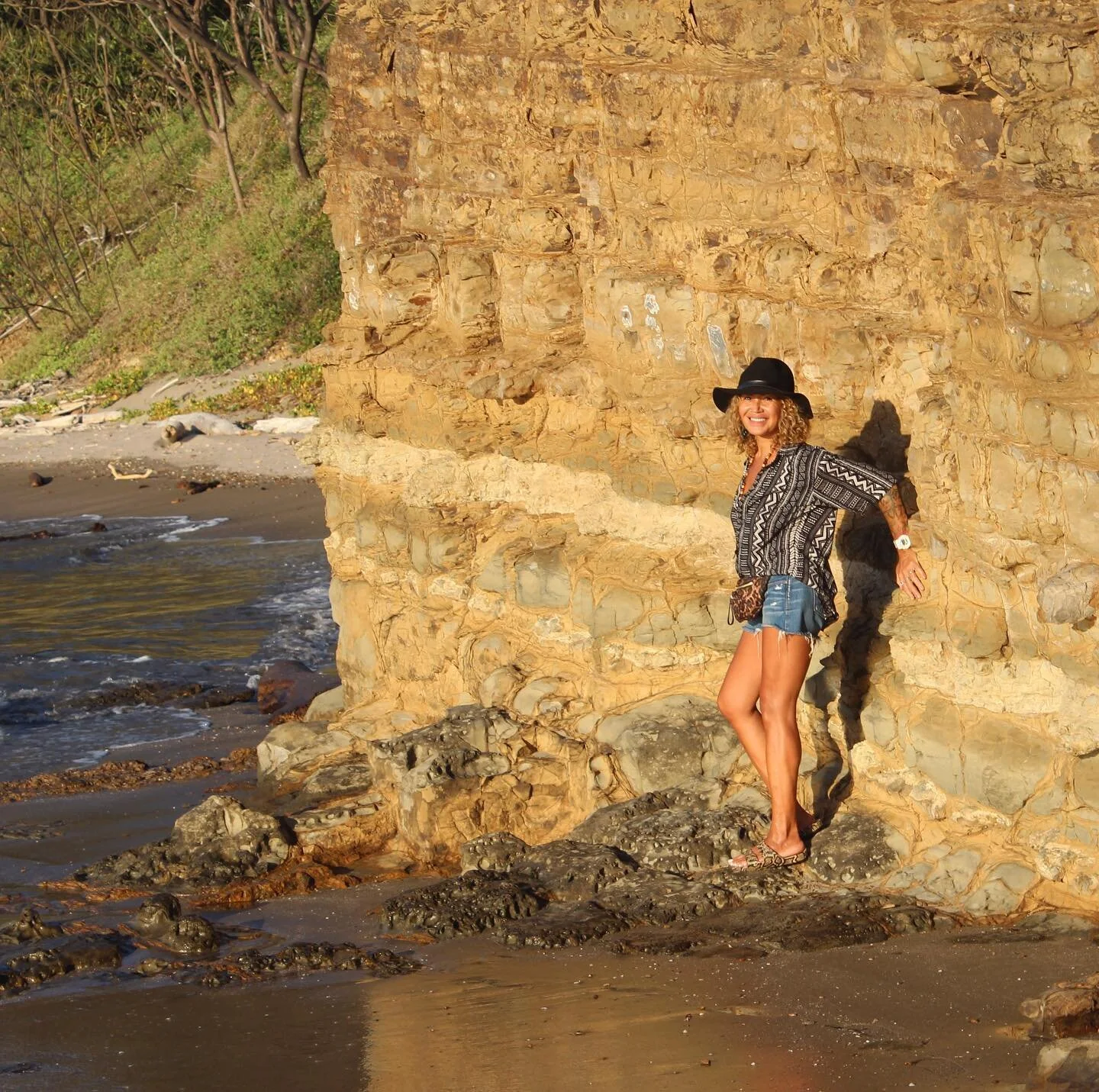 Every soul searches for moments in nature to reset and forget. Around every corner of our coastline you&rsquo;ll find solitude, the setting sun and the miracles of nature. Photo of our personal stylist @freebird_nicaragua 
Wearing @alakaidesigns 📸 b