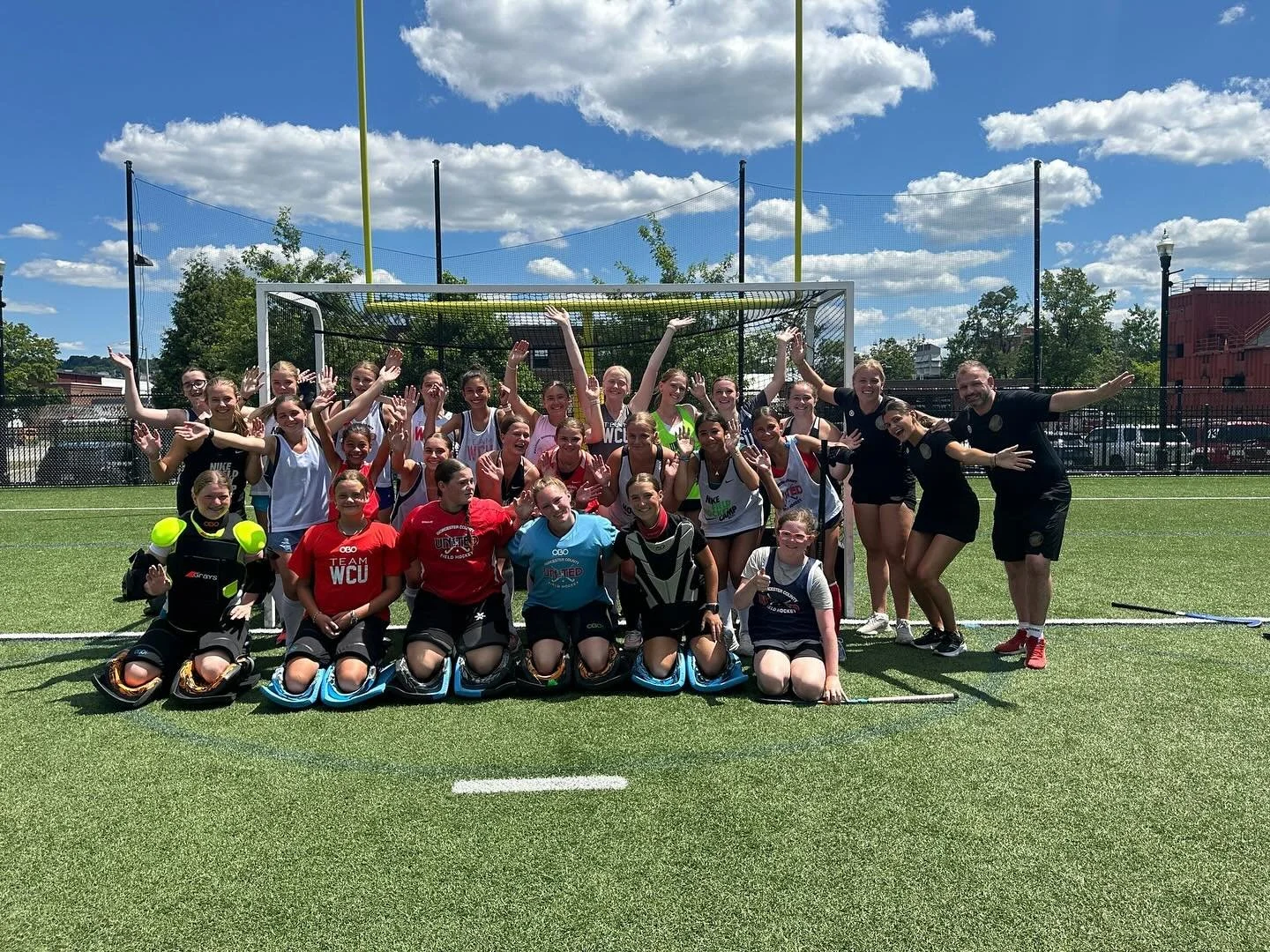 πWorchester, Massachusetts
We made amazing progress these 3 days, and it was such a joy to meet all the incredible girls. Loved sharing some Dutch-style hockey with them, so proud of how much they learned and improved! @wcun1tedfh