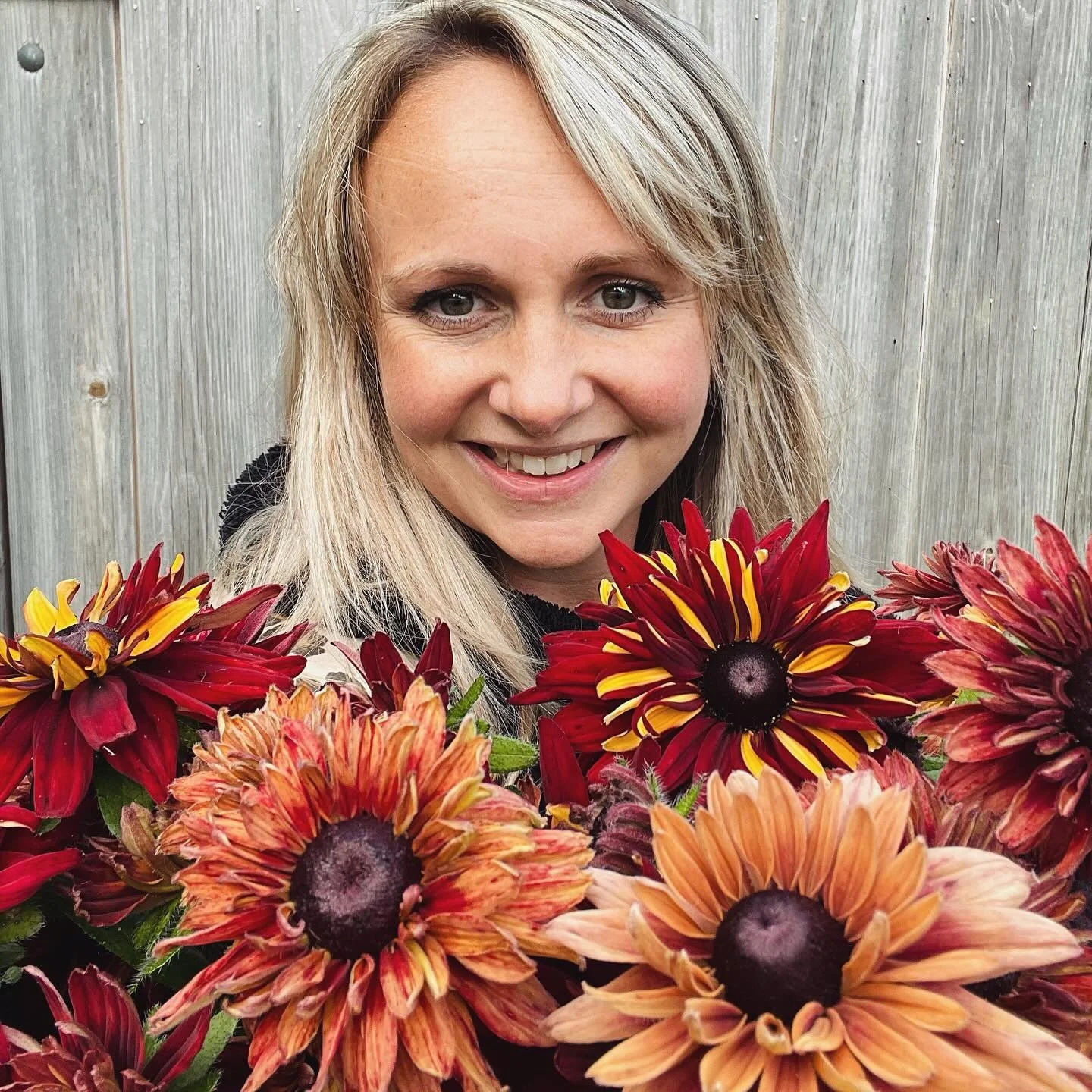 Autumn 🍂 another season nearly drawing to a close for our fresh flowers 😢 what a fantastic season we have had - sowing, planting, picking and arranging lots of flowers for you. Thank you so much for all of you who have supported us this season. So