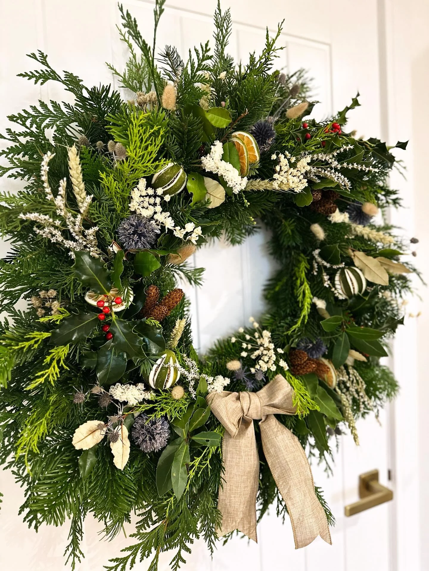 I just had to give this bespoke wreath a little square because I love it ❤️ Hope all your Christmas preparations are going well. 

#ottiliesflowers #christmaswreath #festivewreath #christmasseason #christmasdecorations #christmaswreaths