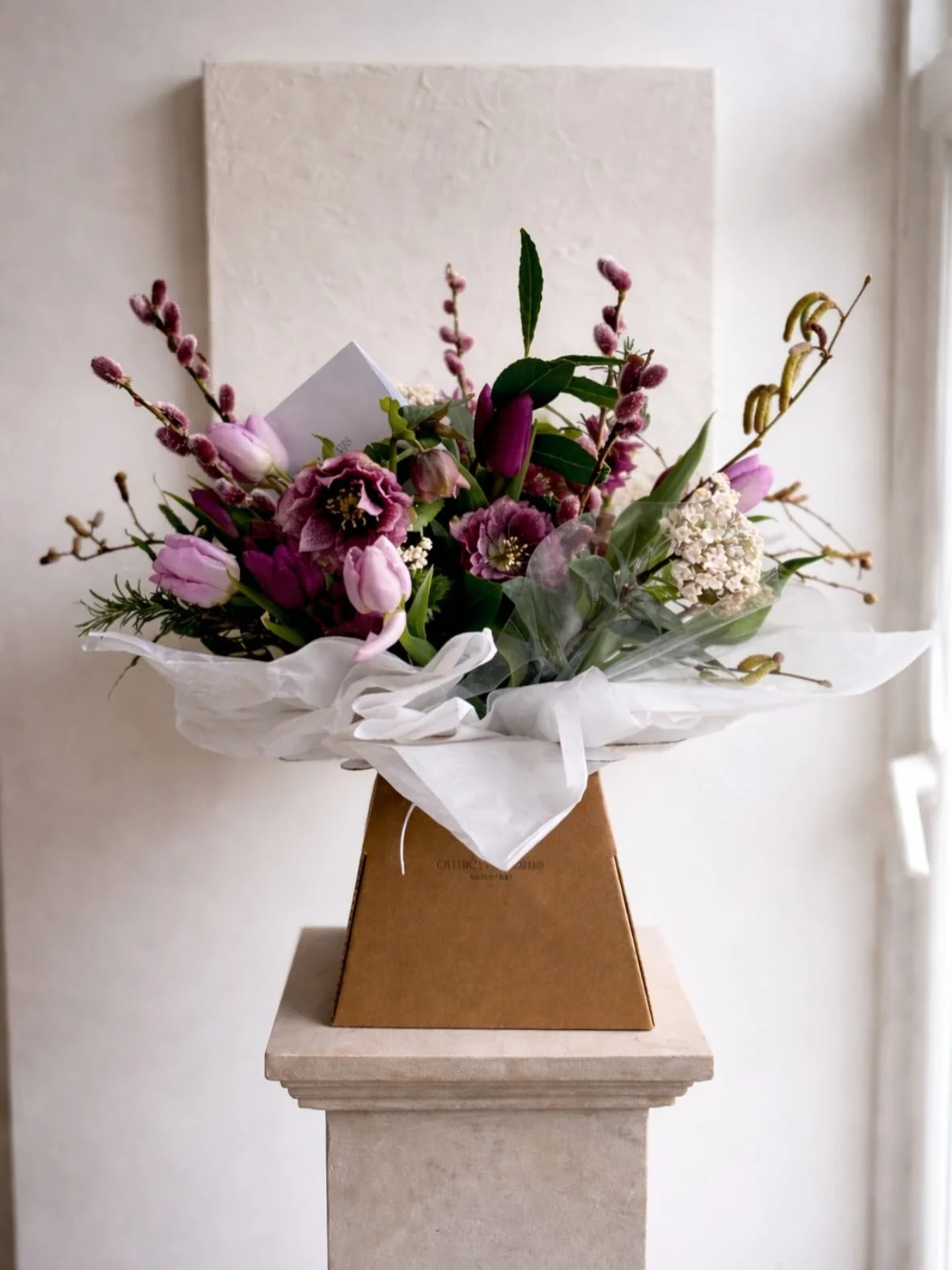 First bunch of the season heading out today 🩷 filled with gorgeous Hellebores, Anemones, pink willow, Viburnum, bay, rosemary, Catkins and supplemented with British grown tulips (sadly still a little early for our tulips) 🌷 so good to be arranging 