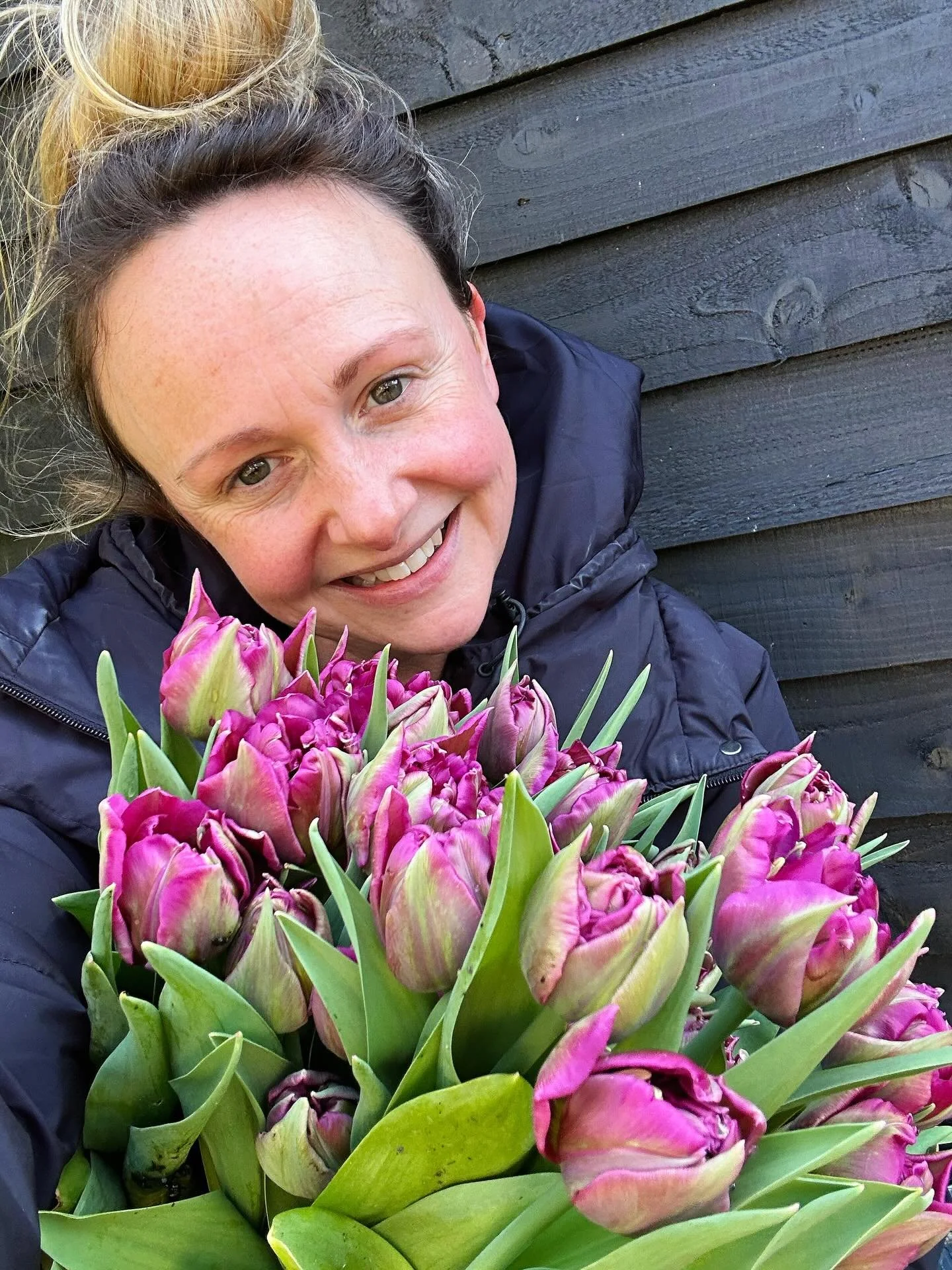 Looking a little crazy and wind swept 🤪 🤣 but I do have my first armful of tulips and so I am happy 💜

#seasonalflowers #tulips #somersetflowergrower #flowerfarmer #springflowers🌸