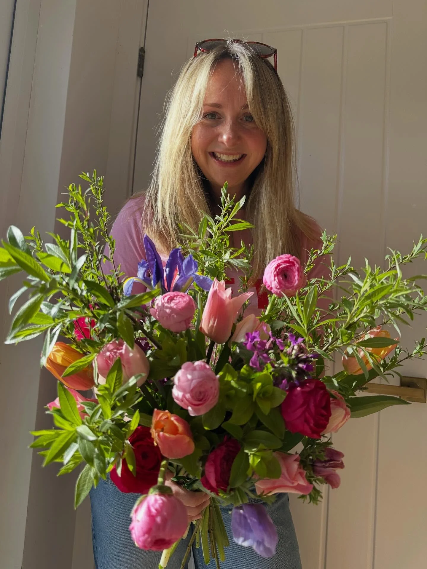 Training Ottilie to take pictures 🤣 
This sun is just so amazing, but it has bought all our tulips and ranunculus out at once 🤣. Anyone wanting spring flowers for beautiful bouquets or florists wanting stems, please let me know 🤗

#springflower #f