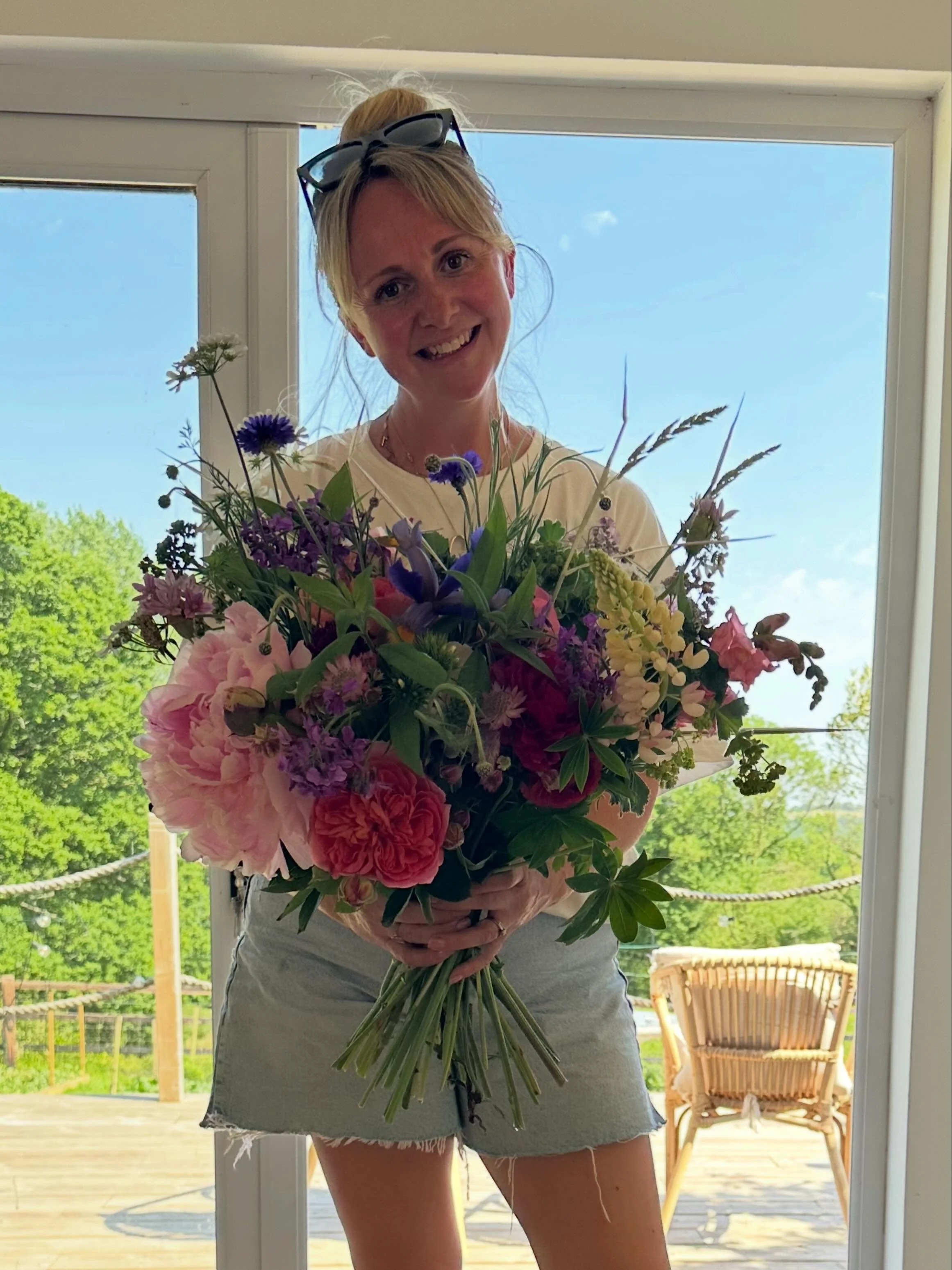 A little sunshine and a lot of petals ✨ 
Peony season is here 💞

#flowerfarmerflorist #seasonalbouquet #somersetflorist #livinglifeinfullbloom #flowerlove
