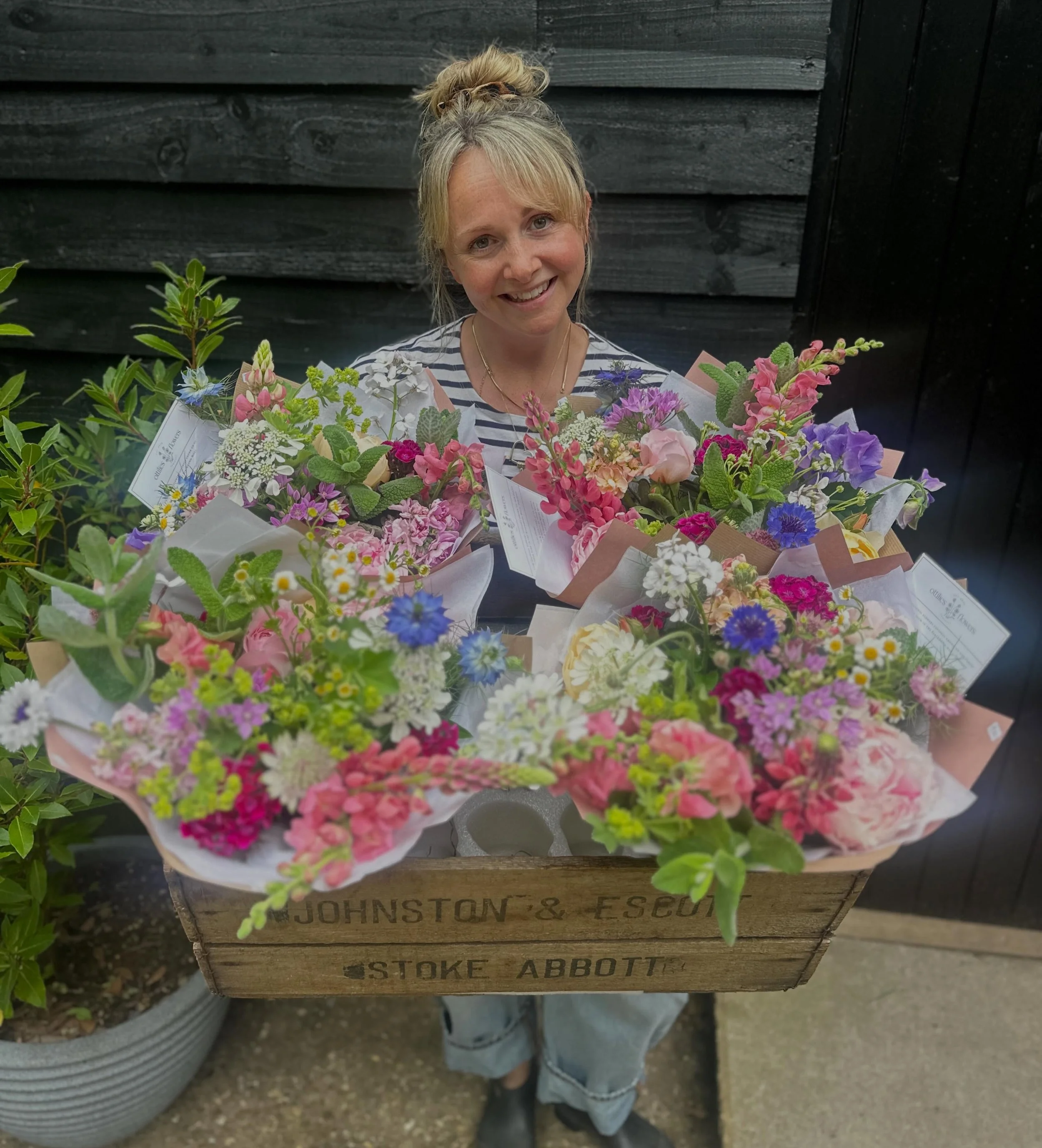 Flowers are in full swing and bunches heading out of the door are looking 🔥&hellip; filled with peonies, roses, snaps, lupins, mint, sweet peas, Orlaya and lots of other surprises. 

#seasonalflowers #somersetflorist #flowerbouquet #flowerstagram #f