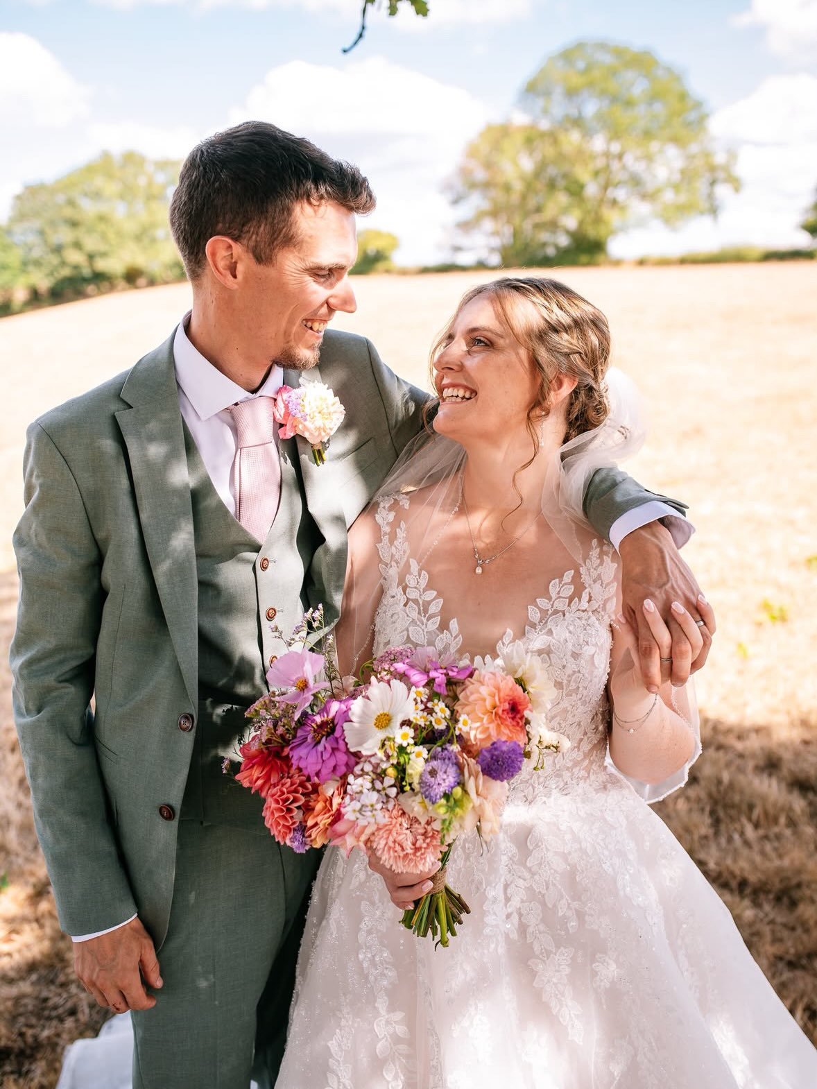 I absolutely love receiving your photos 🤍 it means so much to me to be part of your special day. Thank you 🙏🏻 

🤍 Massive congratulations to this lovely couple 🤍

#ottiliesflowers #weddingflowers #somersetflorist #bridalbouquet #bridalflowers