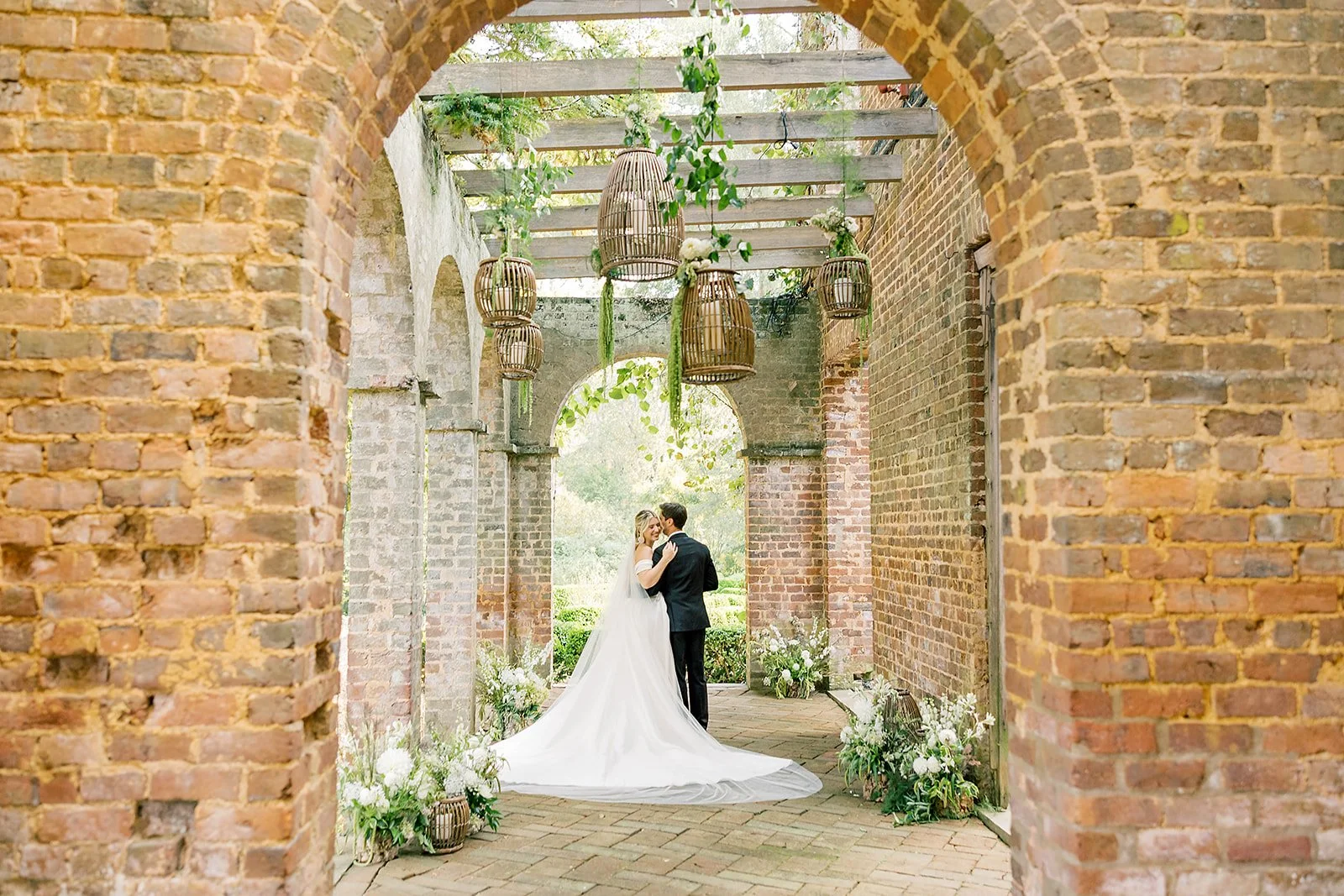 RINBRN_Barnsley Manor Wedding 10 (17).jpg