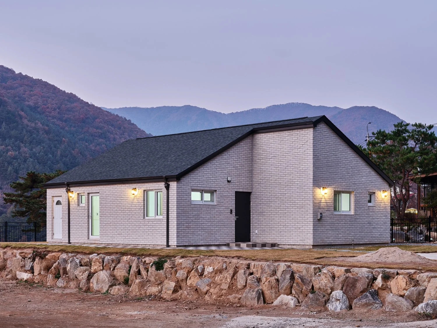 Yangpyeong Dojangri House