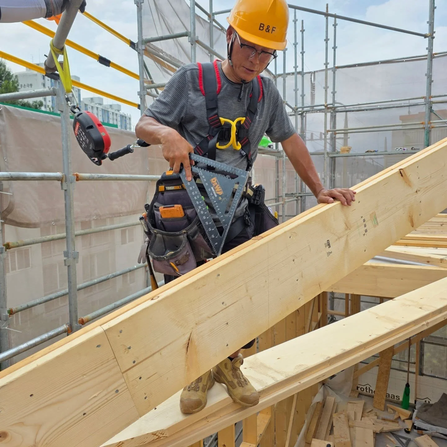 홍은동현장 지붕골조공사
추락방지시스템 적용

#rothoblaas #kstrong #BDKI #추락방지 #안전대 #안전블록 #수평로프
#목조주택 #목구조 #패시브하우스 #빌더 #목수 #집짓기
#빌드앤픽스