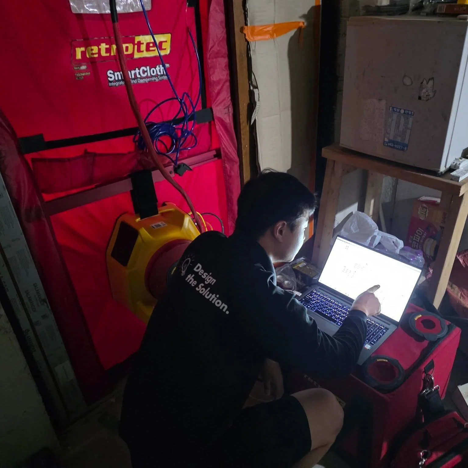 홍은동 신축현장 - 기밀시공/기밀테스트

#기밀공사 #기밀시공 #기밀테스트
#blowerdoortest #블로어도어테스트 #잡자재
#가변형방습지 #rothoblaas
#경량목구조 #목조주택
#빌더 #목수 #전원주택 #단독주택
#집짓기 #시공문의 #시공상담
#빌드앤픽스 #buildnfix