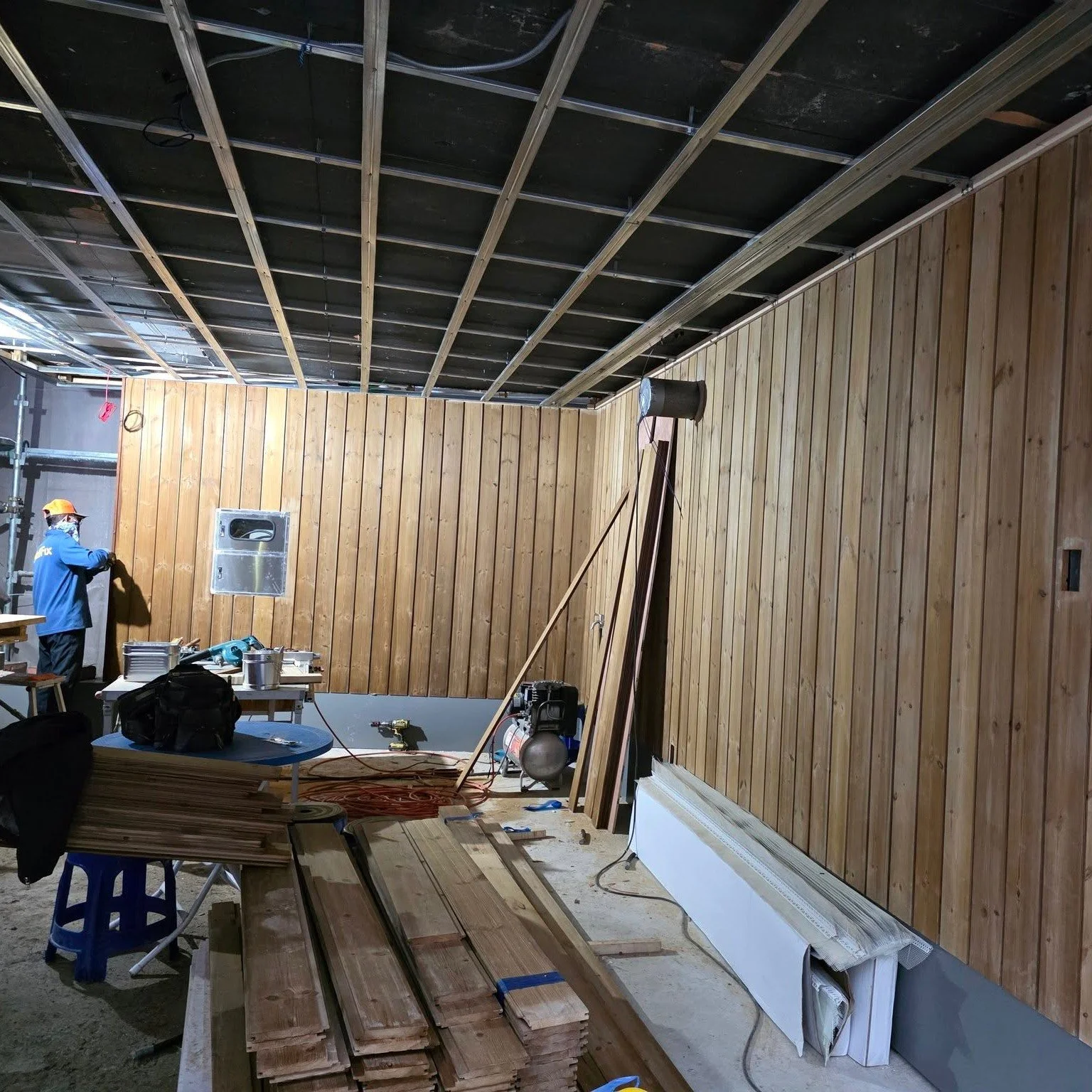 홍은동 신축현장 - 외장공사

필로티 외벽 규화처리 원목 사이딩 설치

#외장공사 #사이딩 #규화목 #규화제 #오르가노우드 
#경량목구조 #목조주택
#빌더 #목수 #전원주택 #단독주택
#집짓기 #시공문의 #시공상담
#빌드앤픽스 #buildnfix