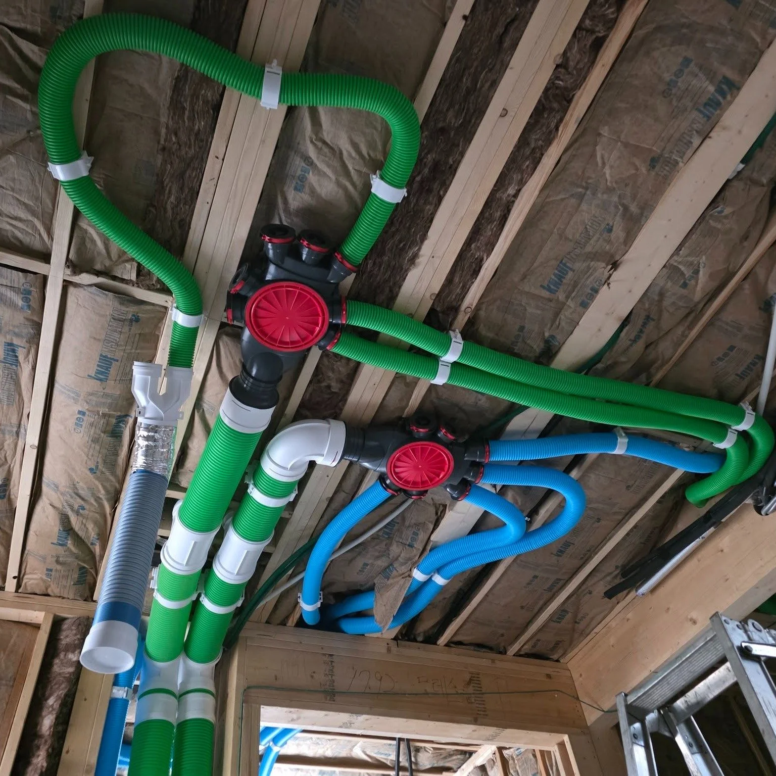 홍은동 신축현장 - 열회수환기 배관공사

환기시공 - 잡자재 @jabjaje 

#열회수환기장치 #덕트 #환기배관
#기계설비 #환기설비 #komfovent #rein덕트시스템 #jabjaje 
#패시브하우스 #경량목구조 #목조주택
#빌더 #목수 #전원주택 #단독주택
#집짓기 #시공문의 #시공상담
#빌드앤픽스 #buildnfix