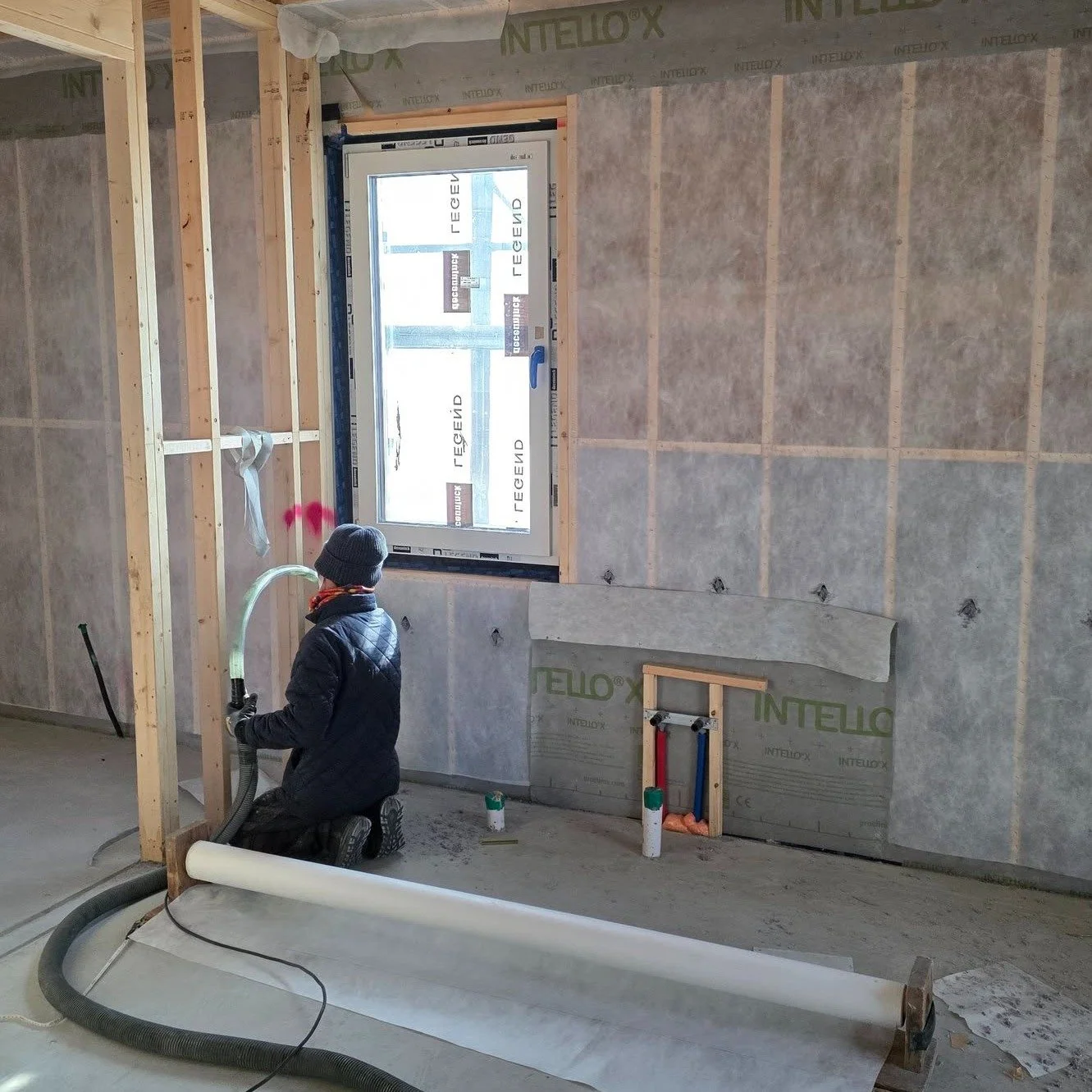 춘천 사암리 신축 현장 - 단열공사
패시브하우스 셀룰로오스 단열공사

#단열공사 #셀룰로오스 #하이셀 #친환경단열재
#패시브하우스 #전원주택 #단독주택 
#집짓기 #시공문의 #시공상담 
#빌드앤픽스 #buildnfix