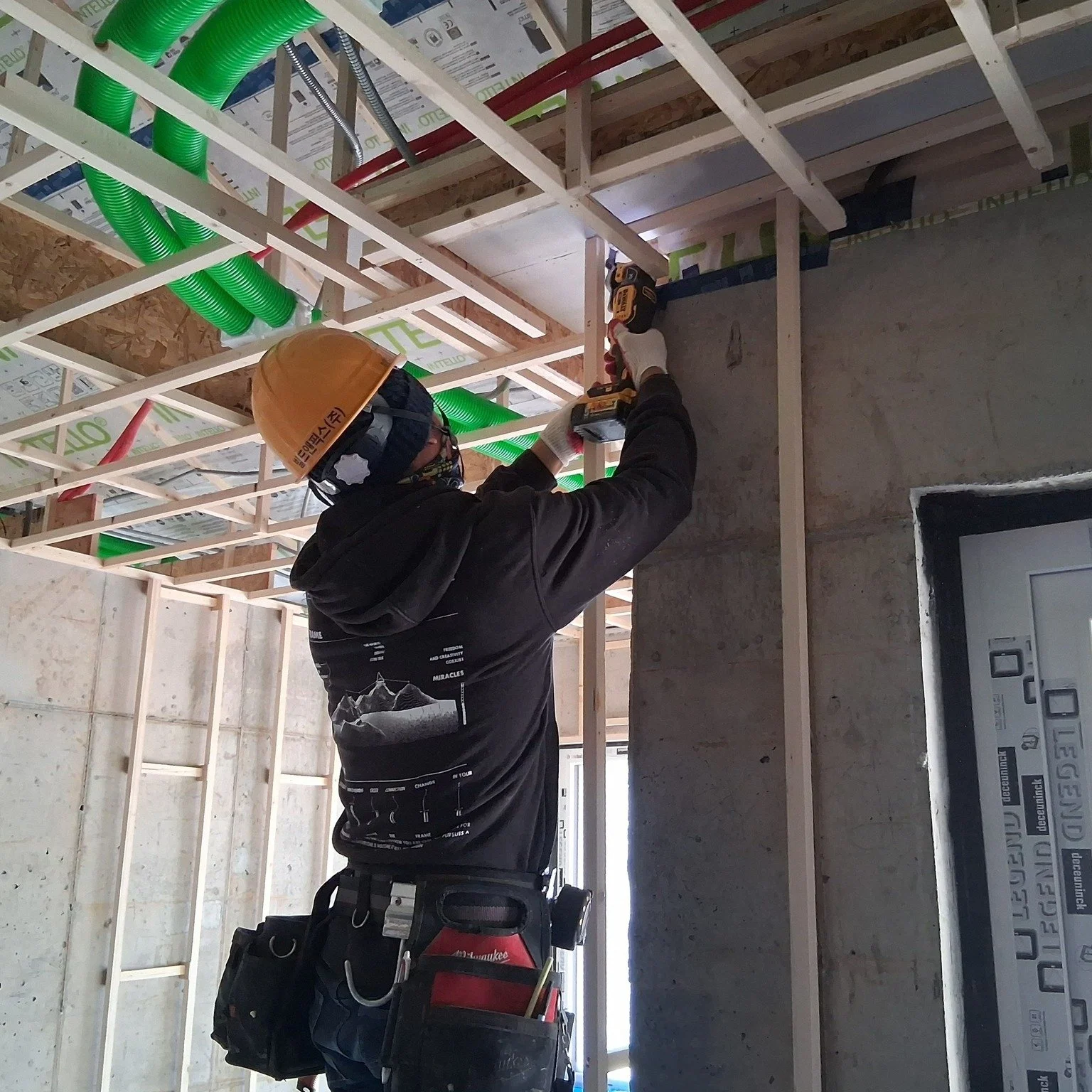 상림리 신축 현장 - 내장 목공공사

#내장공사 #목공공사 
#패시브하우스 #RC벽체 #경량목구조지붕 
#빌더 #목수 #전원주택 #단독주택 
#집짓기 #시공문의 #시공상담 
#빌드앤픽스 #buildnfix