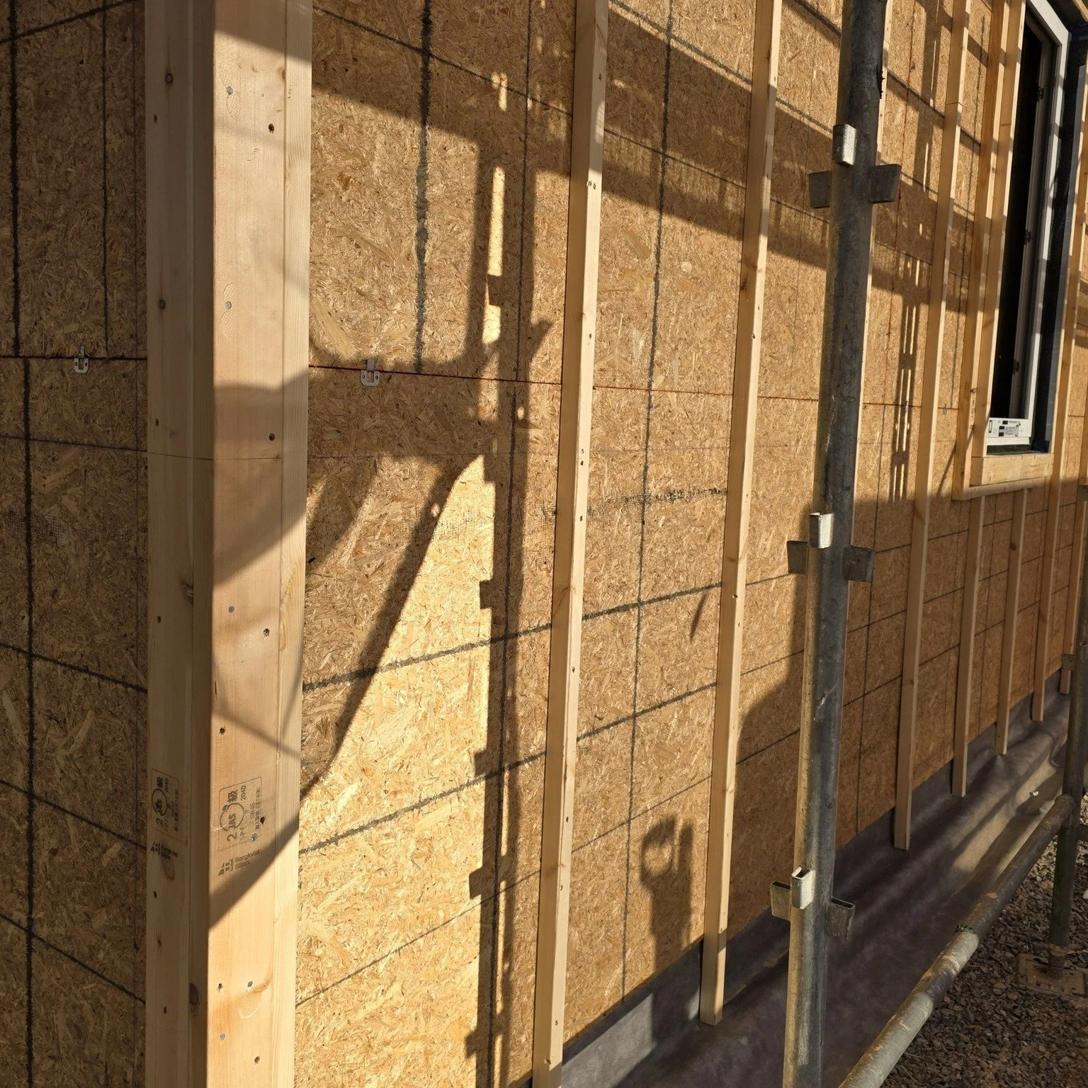 춘천 사암리 신축 현장 - 열교 차단 외단열 시공

건축사사무소 사무소아홉칸 @office9khan_architects

#경량목구조 #기밀시공 #열교차단외단열공사 #빌더 #목수
#패시브하우스 #전원주택 #단독주택 
#패시브하우스 #시공문의 #시공상담 
#빌드앤픽스 #buildnfix