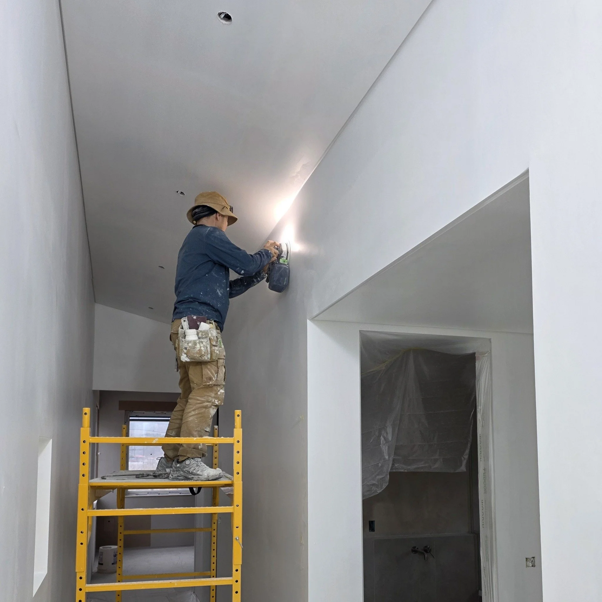 춘천 사암리 신축 현장 - 도장공사2

#내장공사 #도장공사
#패시브하우스 #전원주택 #단독주택 
#집짓기 #시공문의 #시공컨설팅상담
#빌드앤픽스 #buildnfix