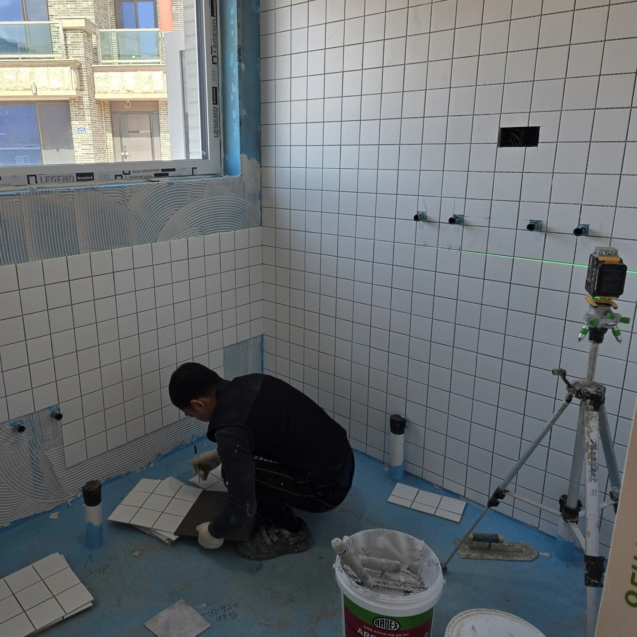 춘천 사암리 신축 현장 - 타일공사

#타일시공 #수평수직 #코너마감
#패시브하우스 #전원주택 #단독주택
#집짓기 #시공문의 #시공컨설팅상담
#빌드앤픽스 #buildnfix