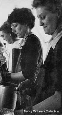 Williston Women opening clams