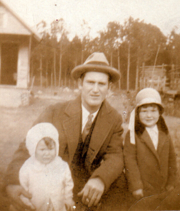 Adrian Gillikin with Helen-L and Marie-R in early 1930's