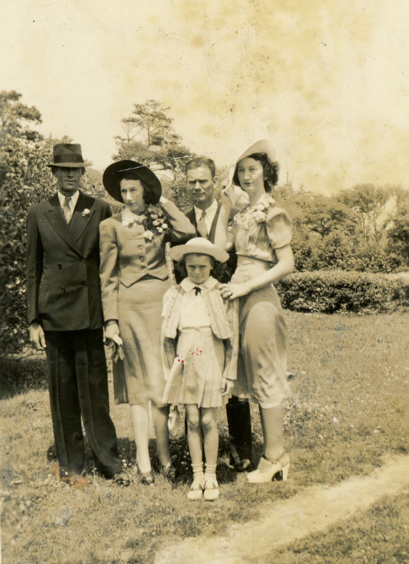 L to R: Harry and Virgie Chadwick Davis, Claude, Evelyn, and young girl is Sue, Claude’s daughter