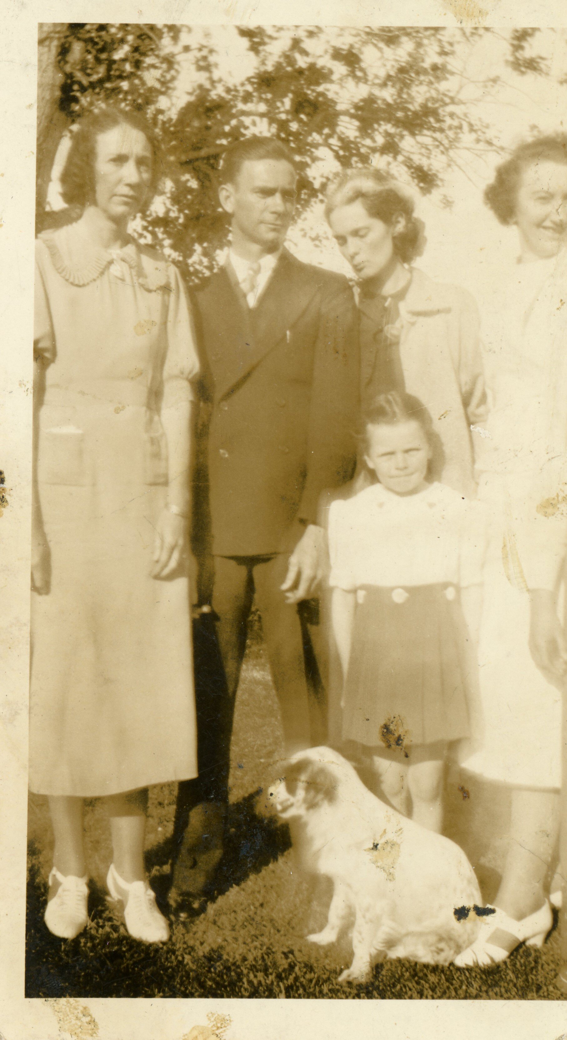 Evelyn Chadwick, Claude Chadwick and wife Mary, Virgie and young girl is Sue (Claude and Mary’s daughter)