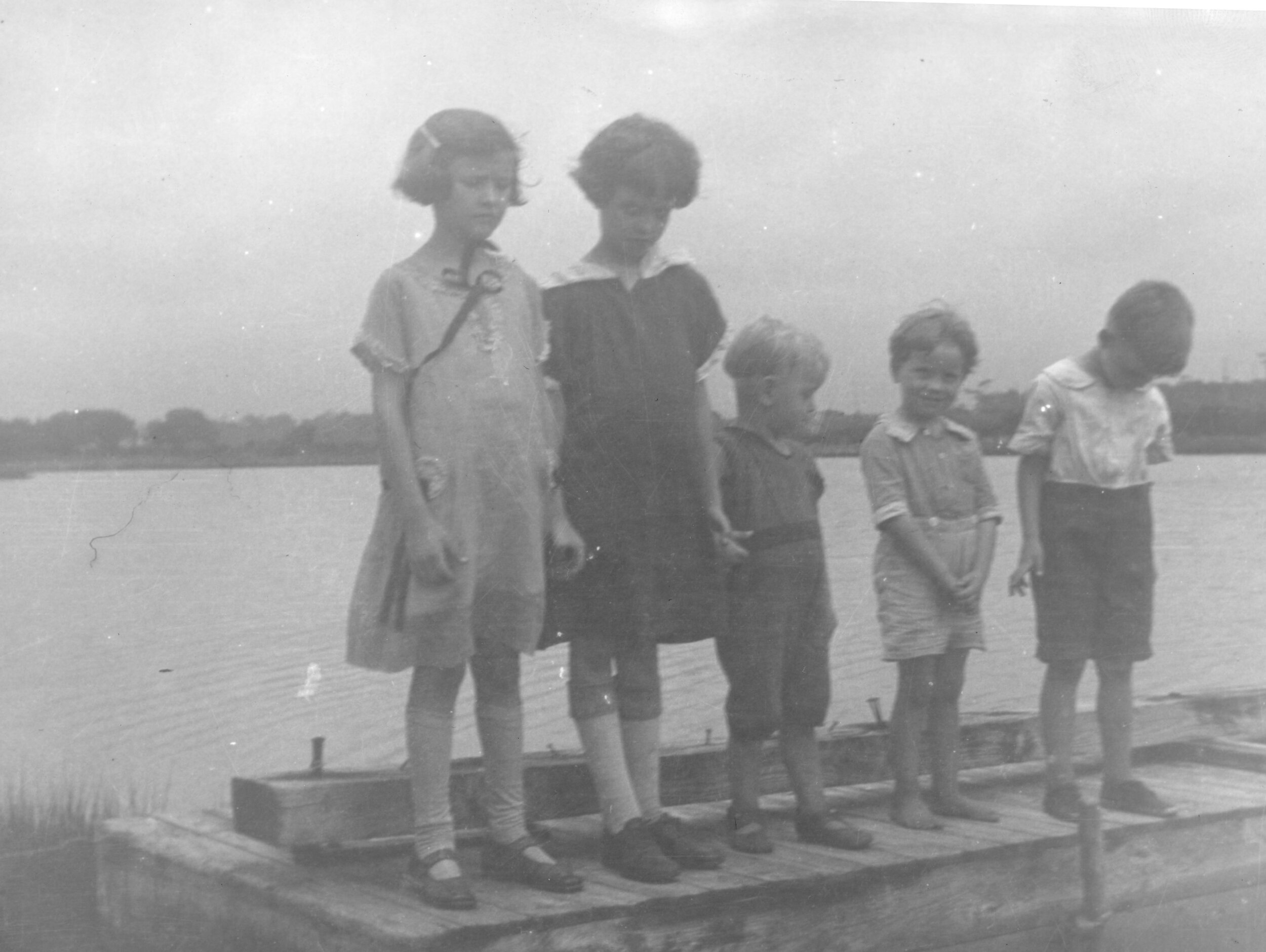 Belle Taylor, Dorothy Lewis Chadwick, Craig Lewis, Reginal Taylor, and Jack Lewis pictured in front of the Pigott House on the shore 