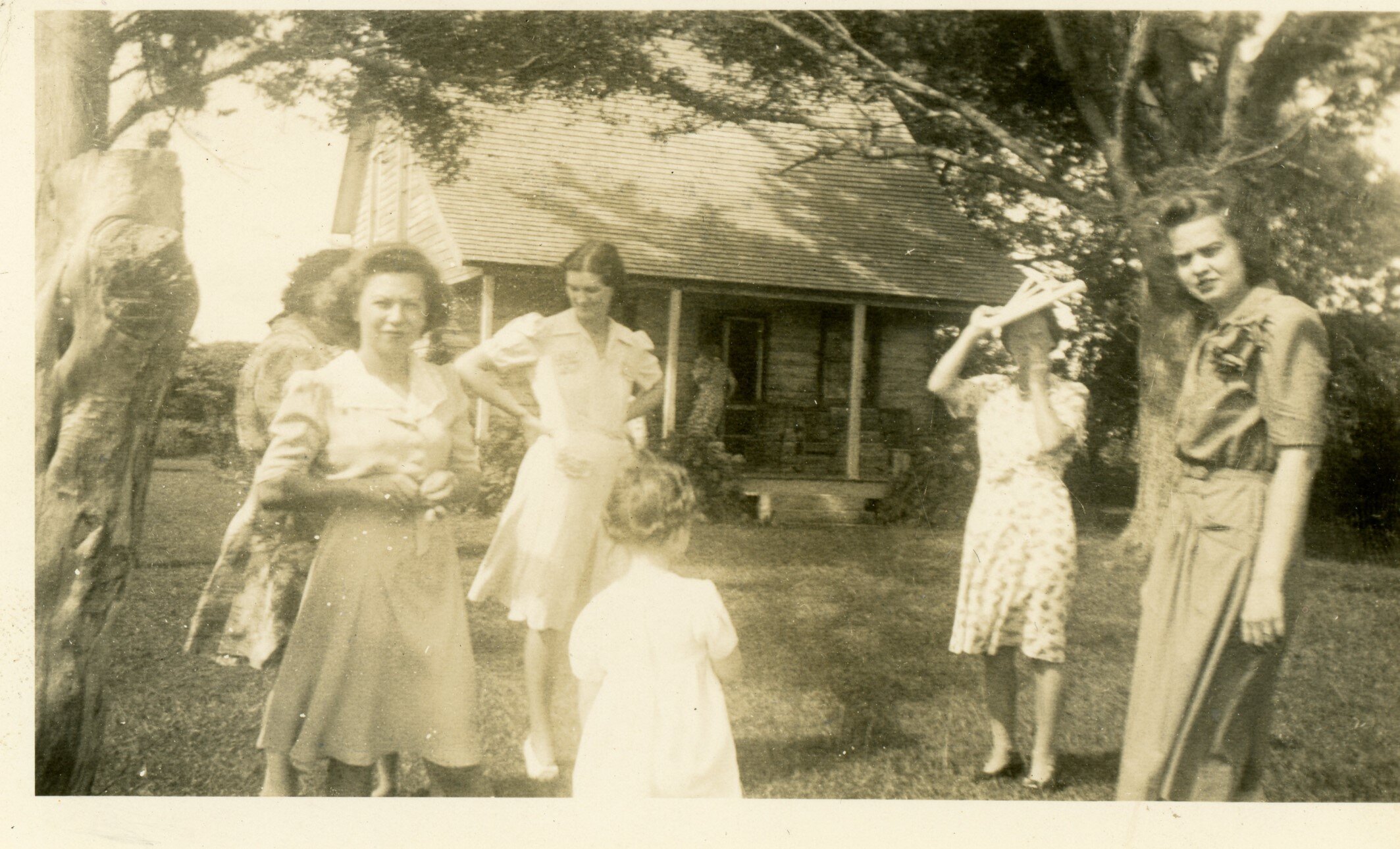 Mae Brandenburg Whitehurst, Fannie Chadwick Watson, Gertrude Watson (daughter of Fannie Chadwick Watson’s daughter) Nellie Watson, Dorothy Lewis Chadwick