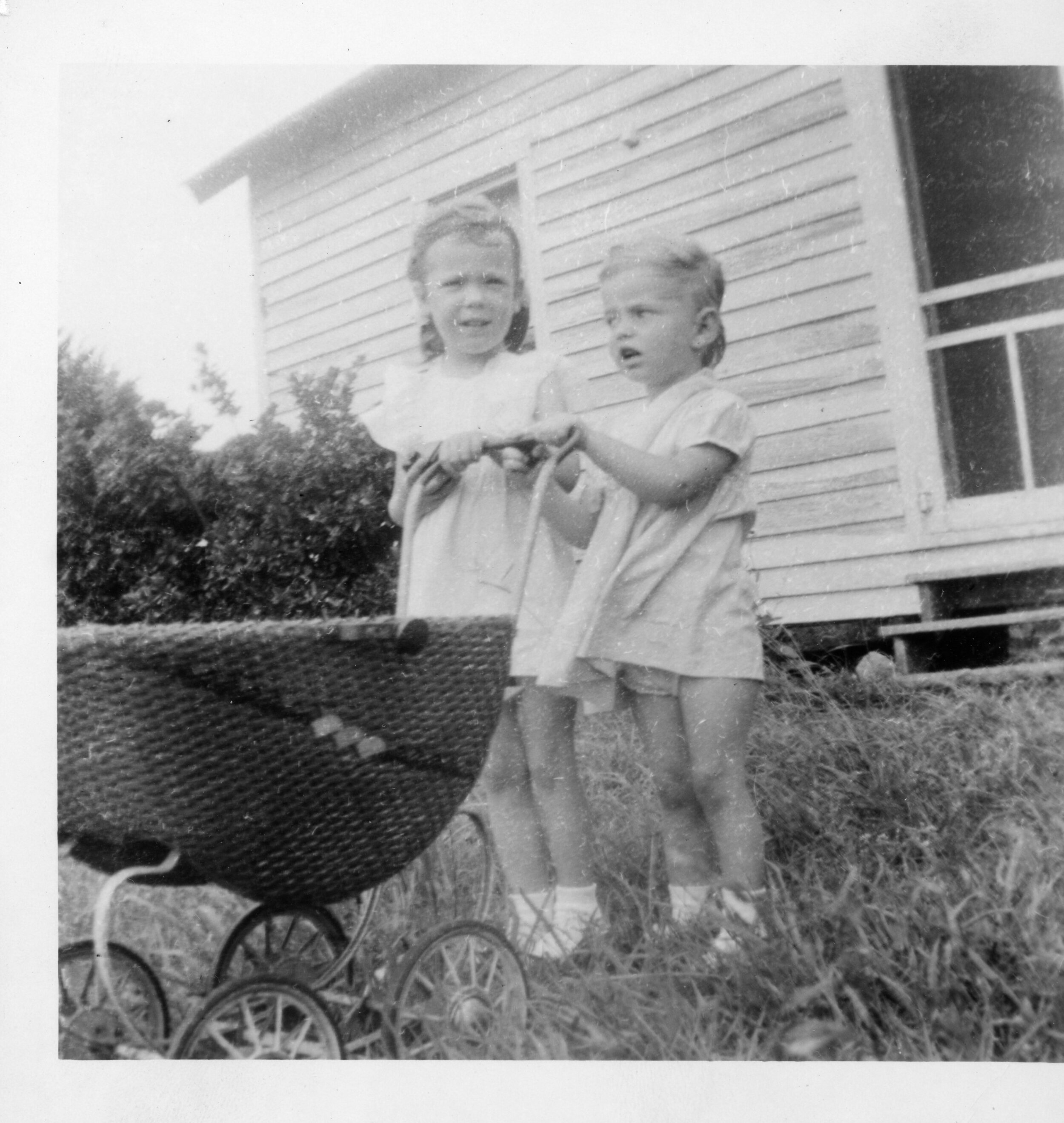 Lida Mae Pigott Burney and Elaine Chadwick Jones at Gertrude Chadwick’s home onshore