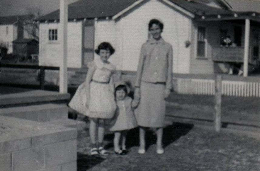 Tana Smith Smith, Julia Gould Charles, Phyllis Smith Weeks.  1408 shown in background. 1955