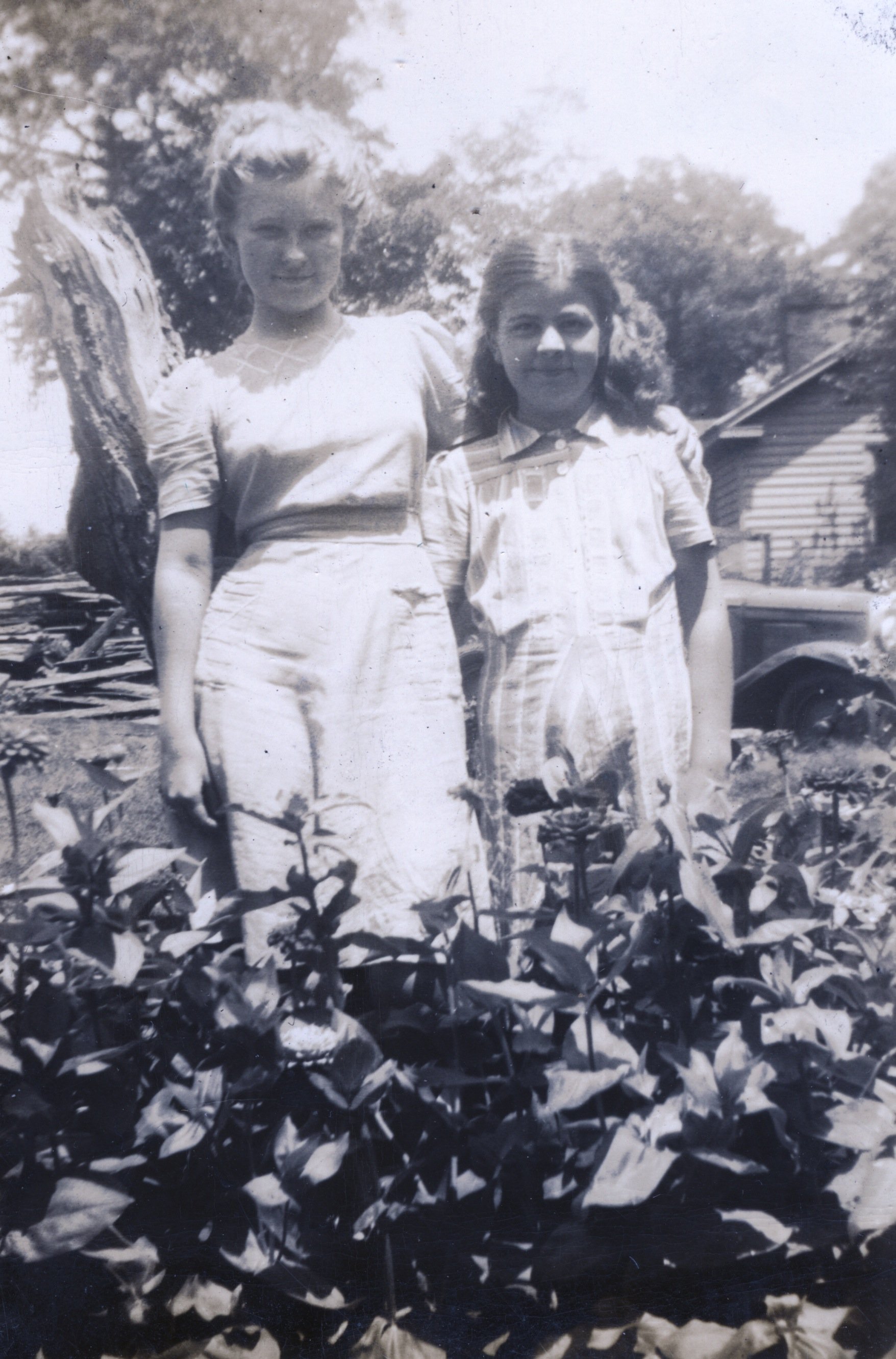 Marian Humberry (daughter of Earl and Pearl) and unknown