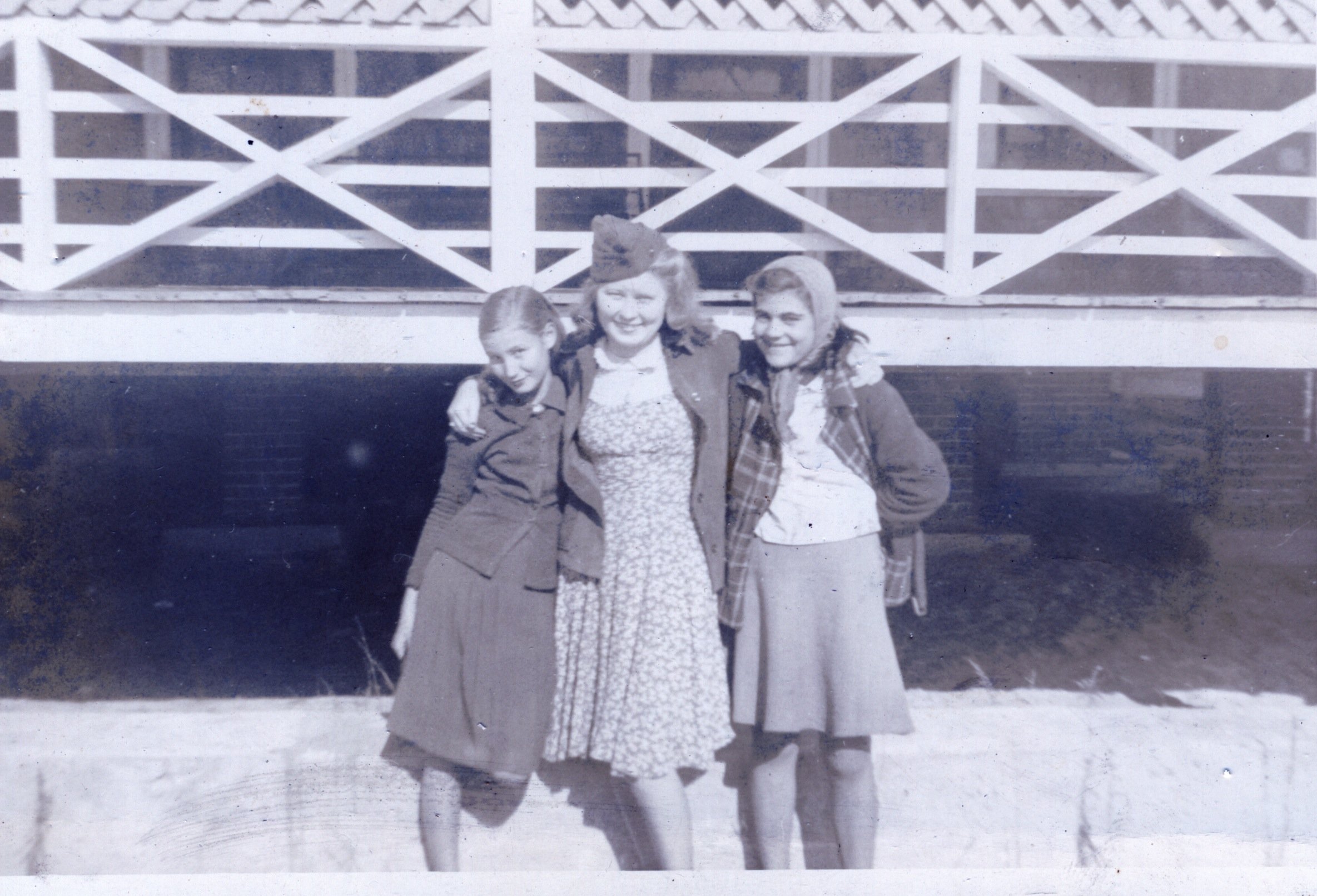 Marion Hunberry and friends maybe in front of 1301.5 Shackleford Street ca 1942