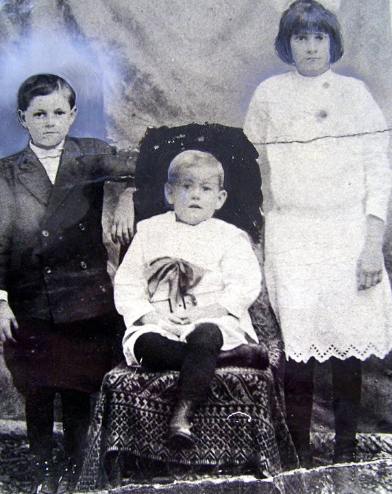 Left to right (oldest boy) Leroy Guthrie (no middle name), (seated) Vernon Cranston Guthrie, (oldest and only girl) Janett Guthrie Guthrie (married Kib Guthrie Jr.)