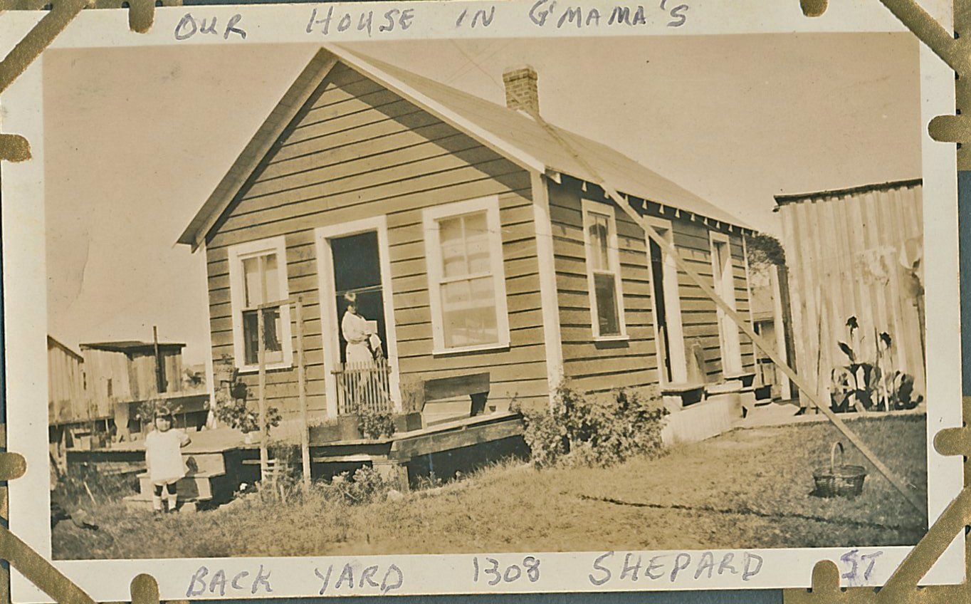 1308 Shepard - Georgia Rae, Levonia Guthrie holding Gayle 1932