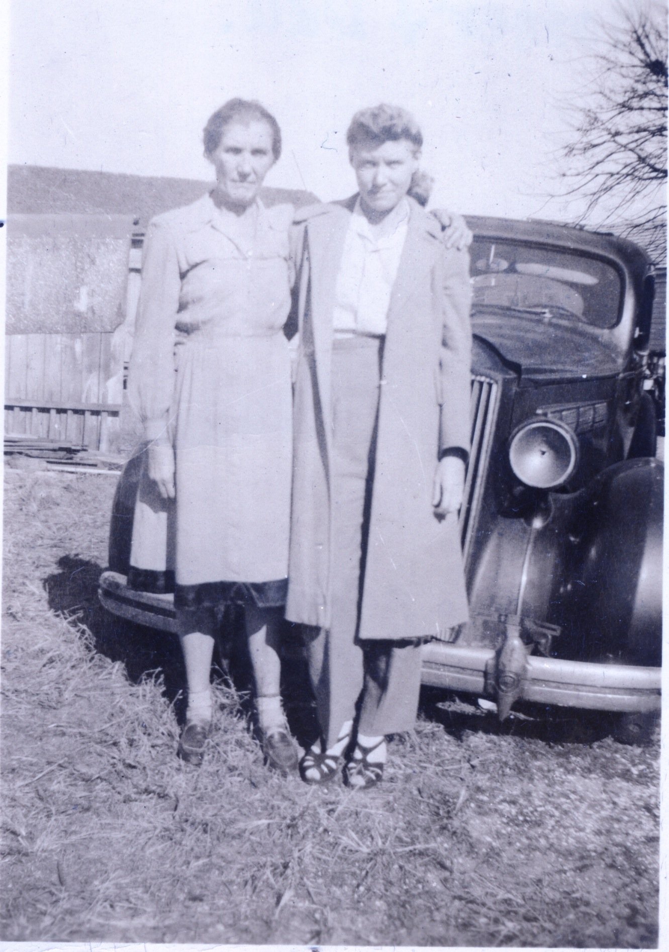 Dorie and Wilma Guthrie (mother and daughter)