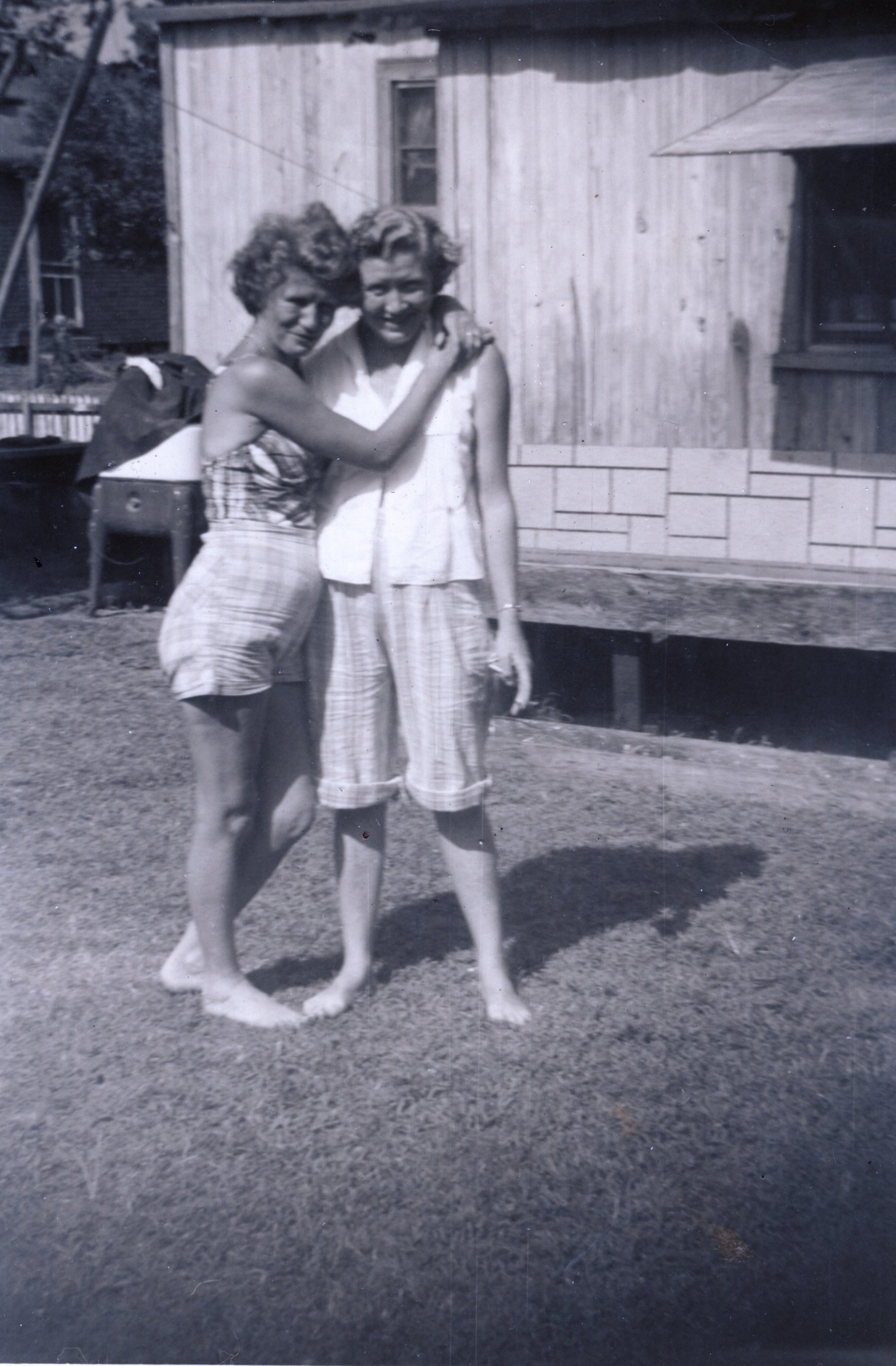 Sallie Guthrie Willis and Wilma Guthrie Mutter ca 1958
